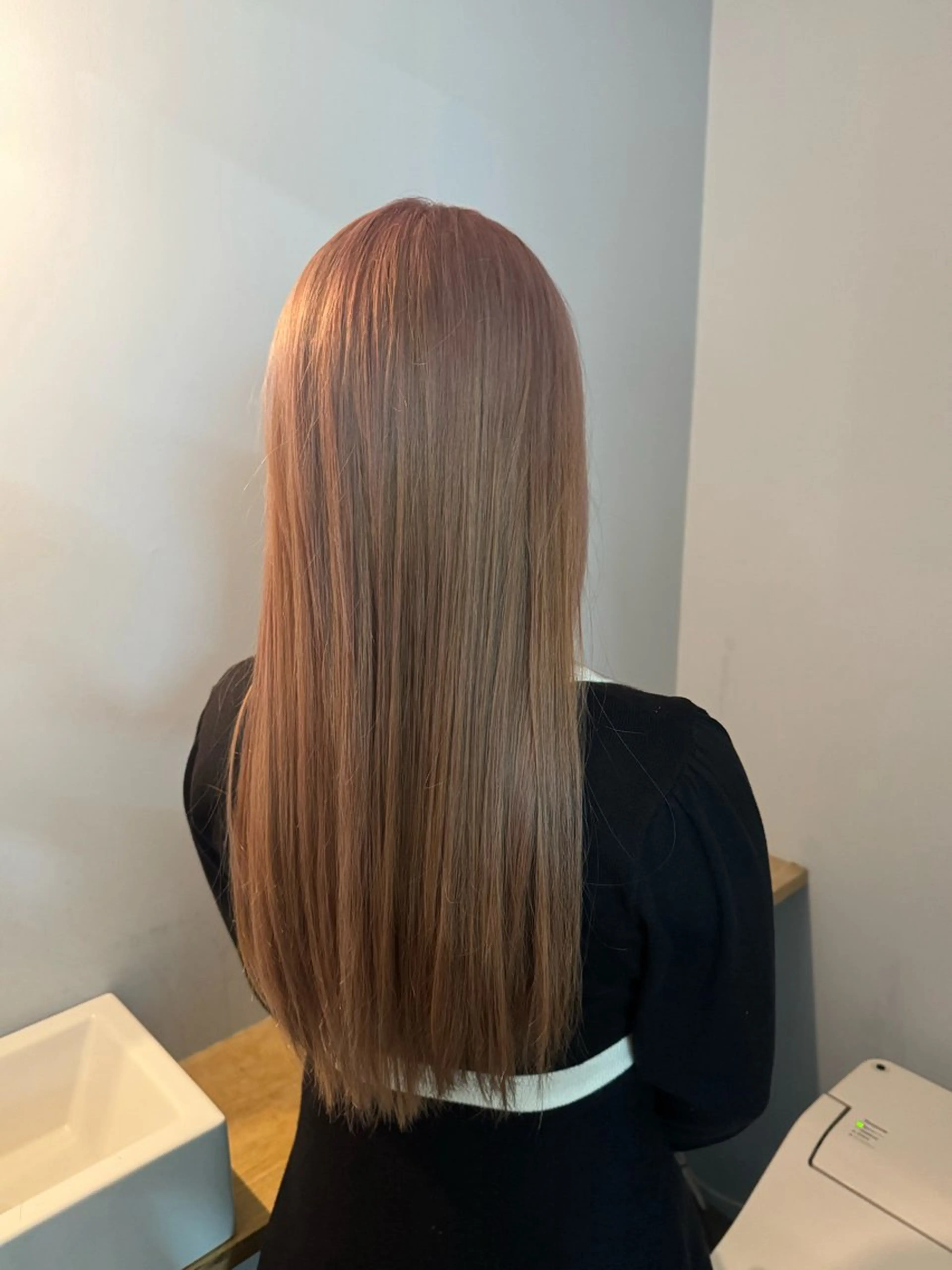 ロング カラー ベージュカラー ピンクカラー ピンクベージュ ヘアカラー ゆうと/ブリーチモデ ル/ストレートモデルのヘアスタイル