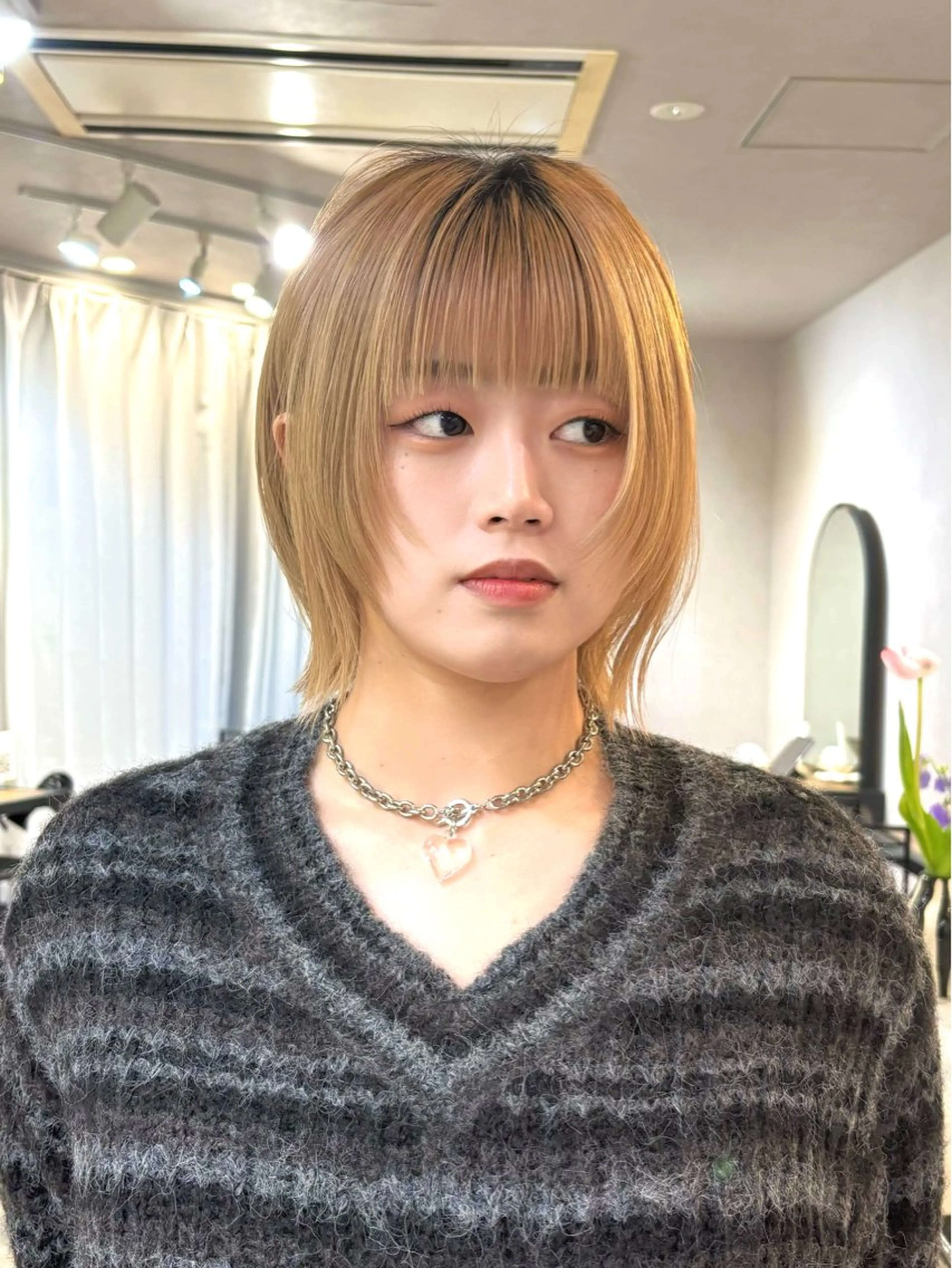 ミディアム 顔まわりレイヤー 顔周りカット レイヤーカット 野口 咲愛のヘアスタイル