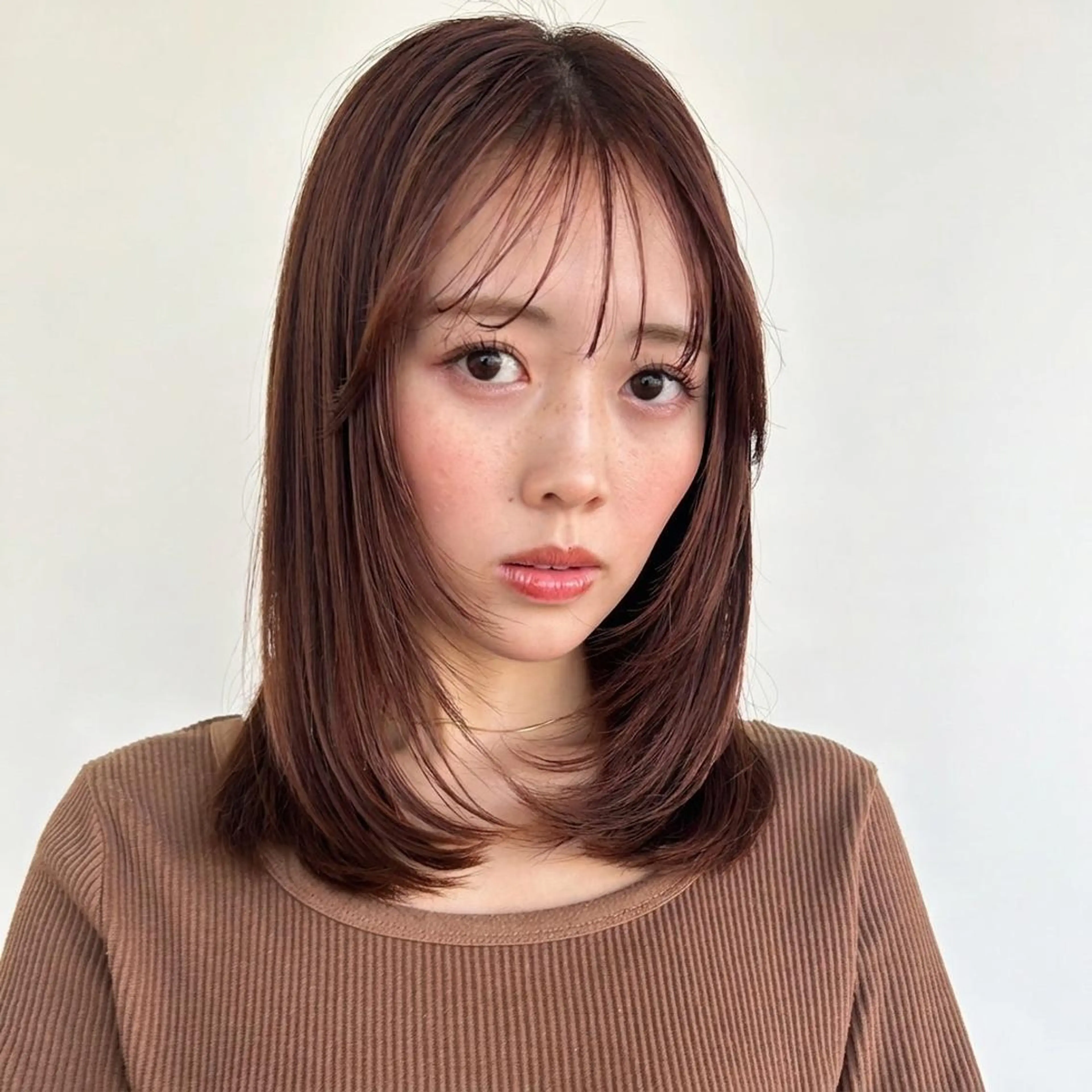 セミロング 艶髪ストレート❇️ レイヤー❇️出町光流のヘアスタイル