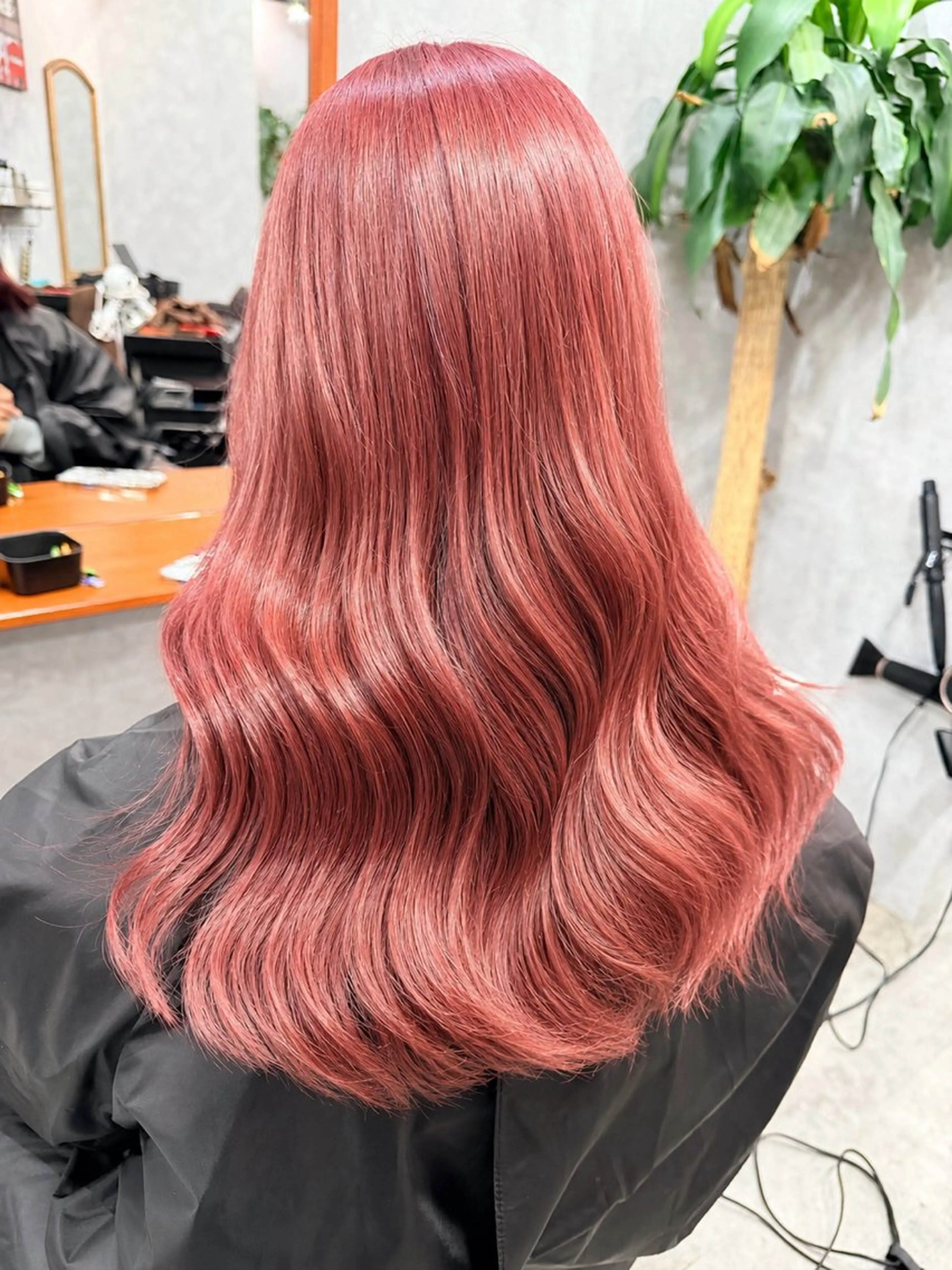 ロング カラー カシス ピンクカラー カット ヘアカラー C'LD Hair トモヤのヘアスタイル
