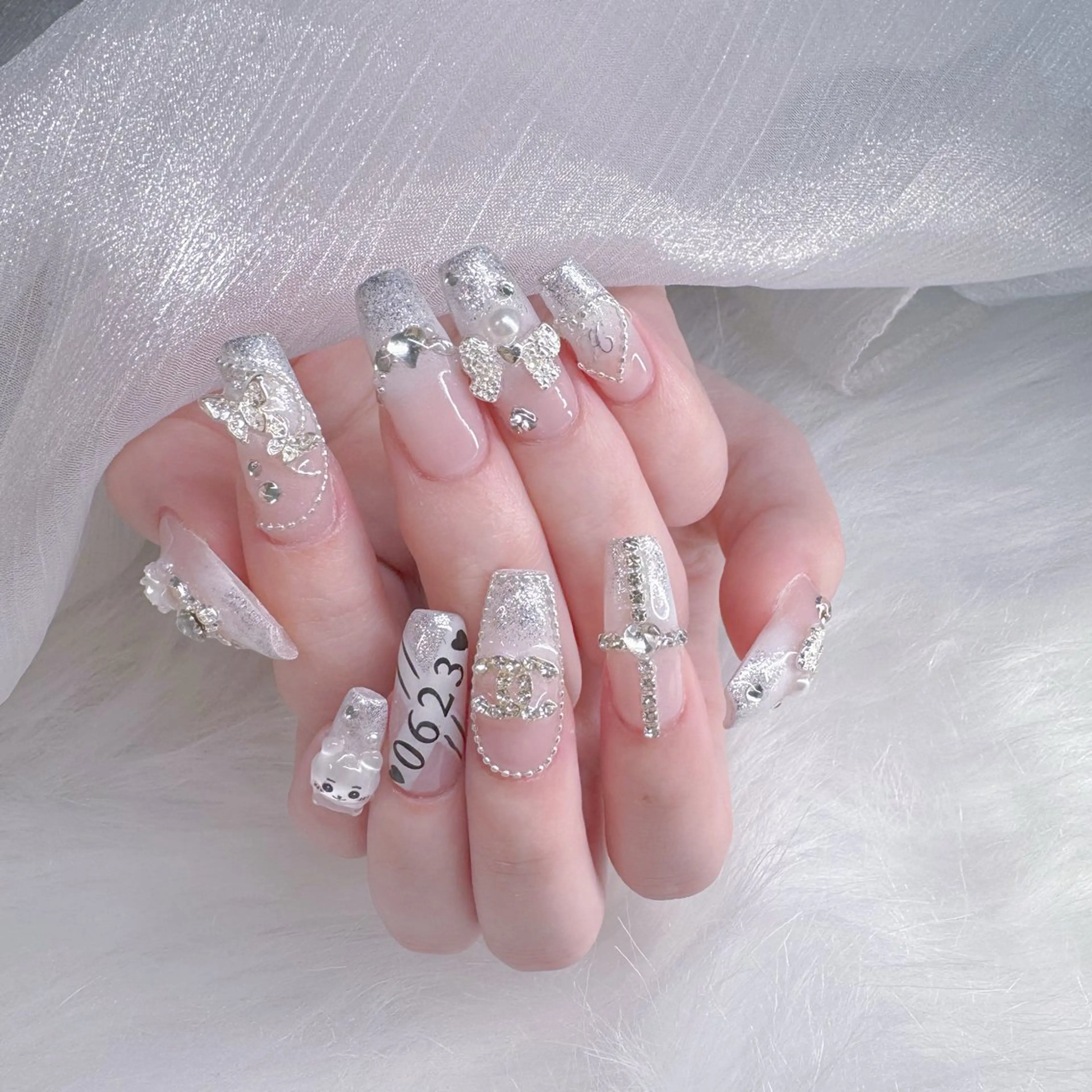 ネイル チークネイル クリアネイル ガーリー キラキラネイル 韓国ネイル ハンドネイル princess スカルプ専門店のネイルデザイン