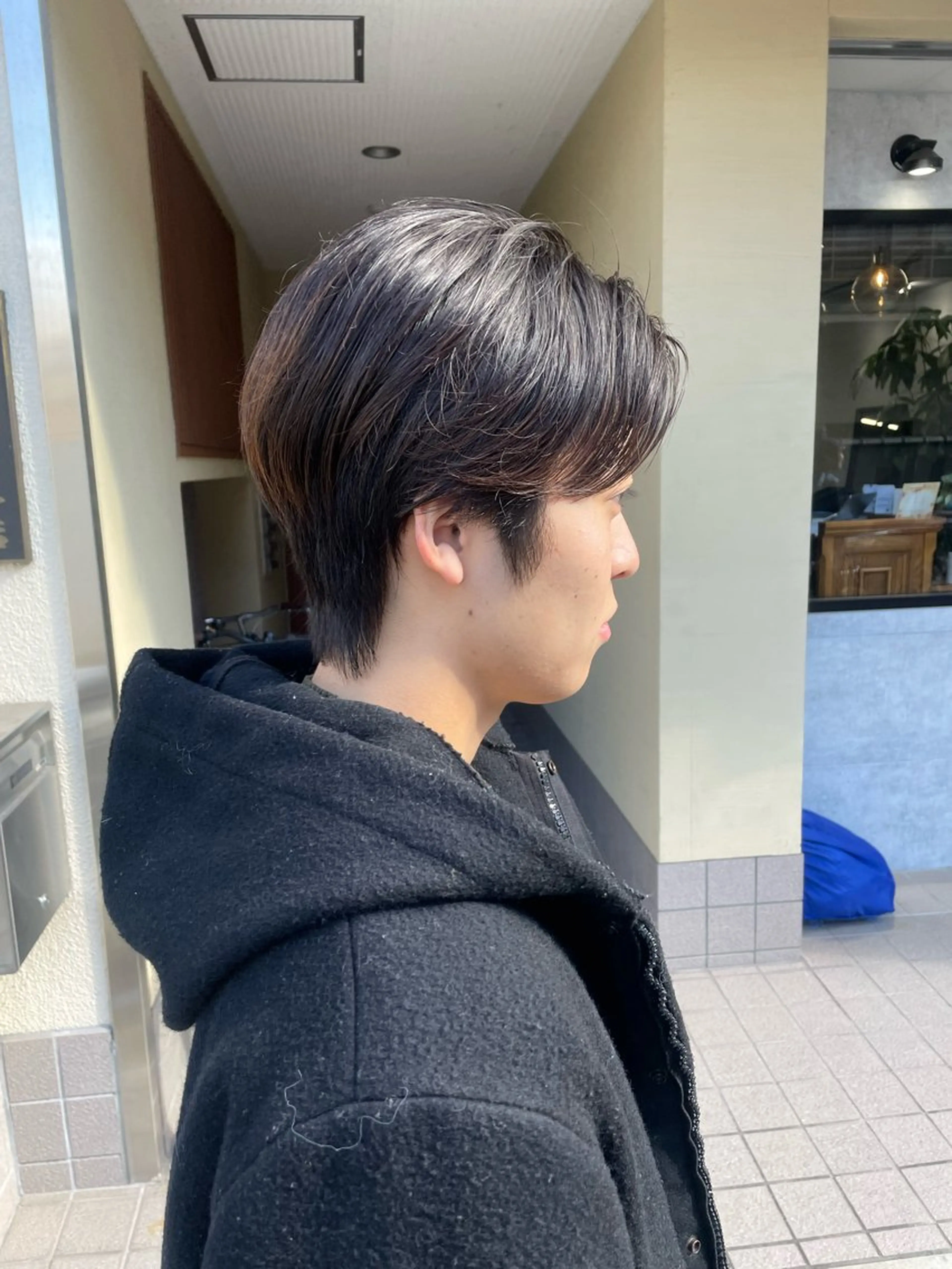 メンズ センターパート カット ヘアカラー トリートメント マツダ レンのヘアスタイル