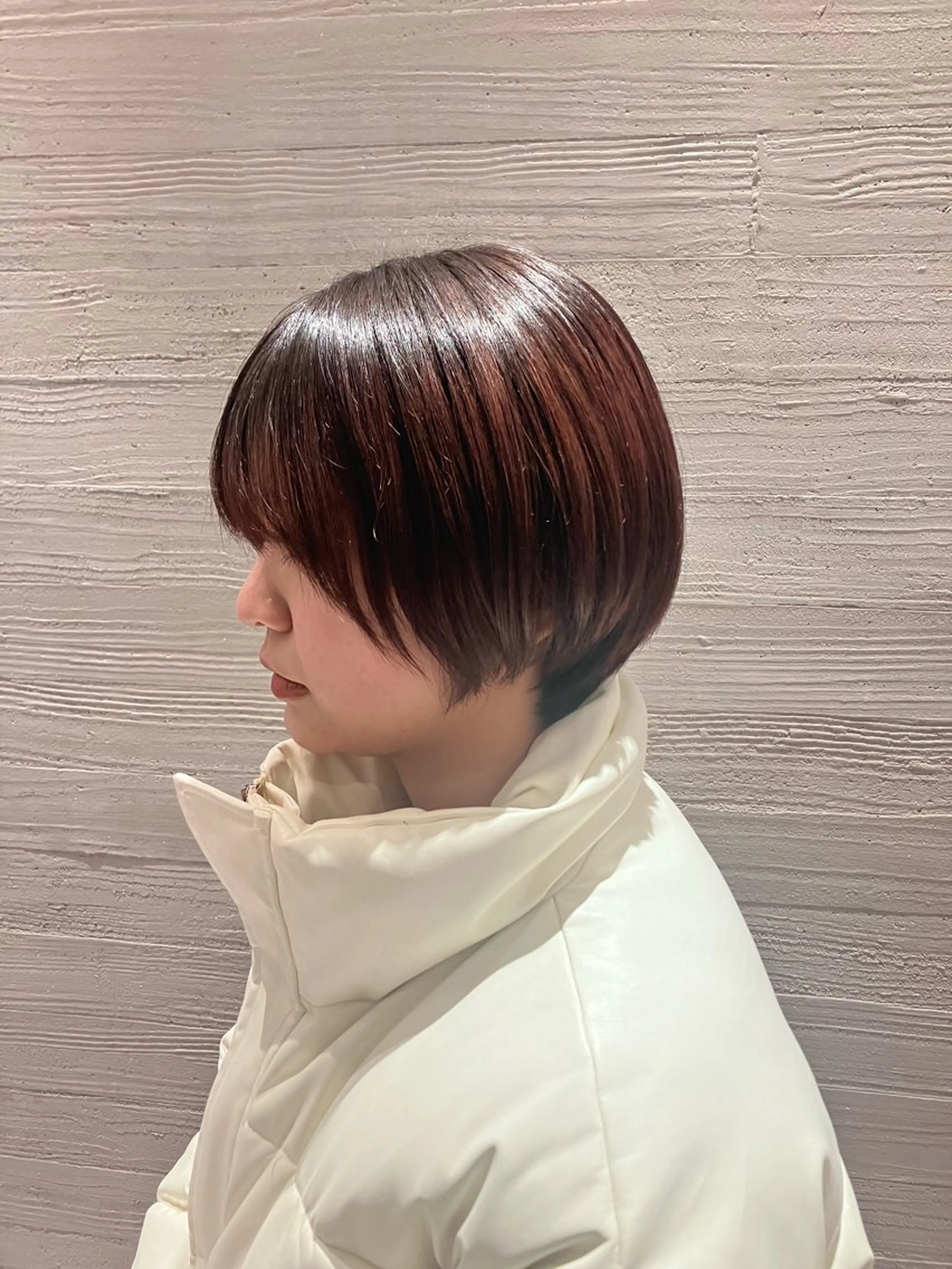 ショート ショートヘア サキ🤍ハイトーン 🩰くびれ巻きヘアのヘアスタイル