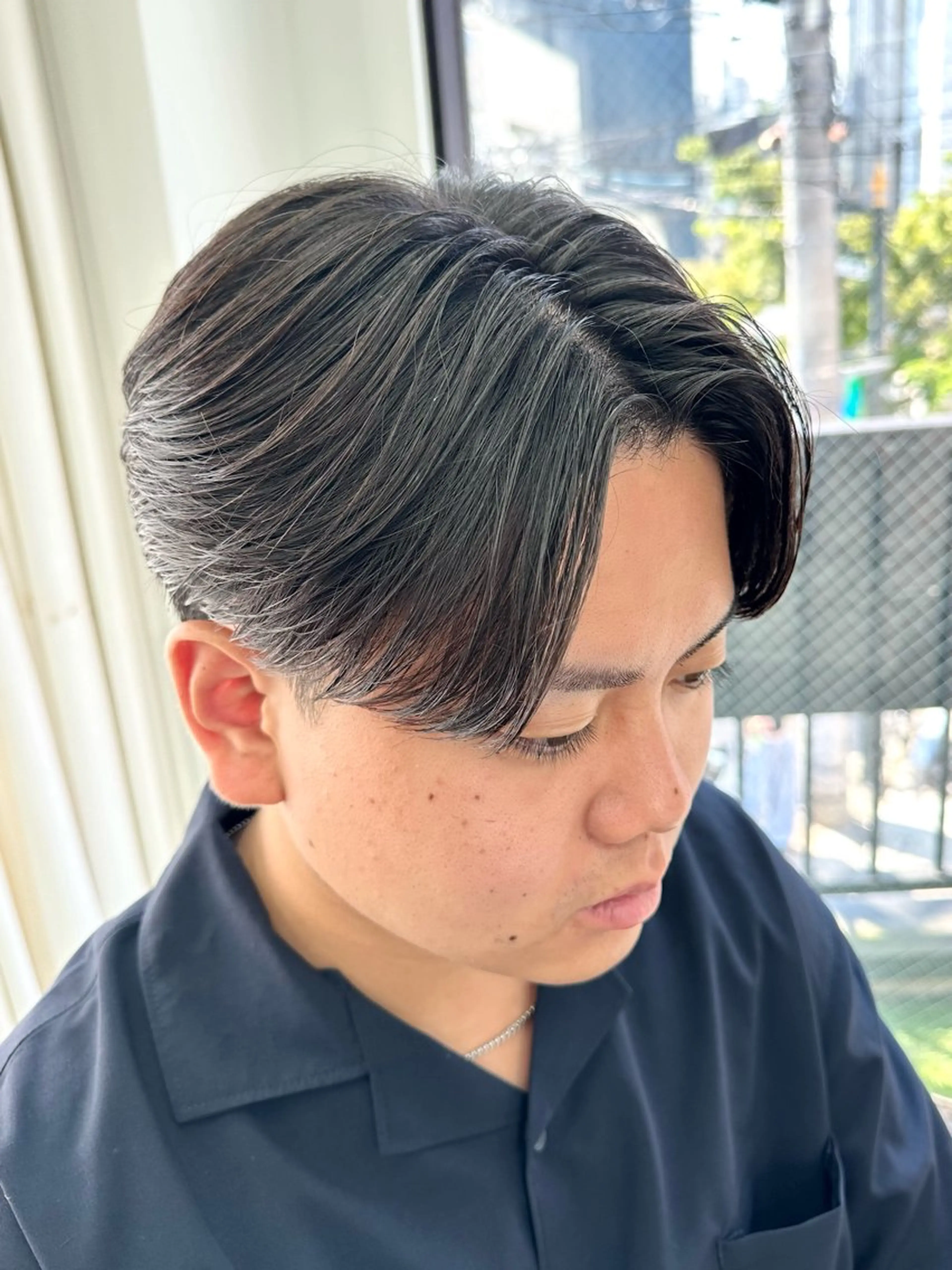 メンズ メンズブリーチ センターパート メンズパーマ SALOWIN渋谷caldo店B1所属・岐津公太 メンズ縮毛矯正のプロのヘアスタイル