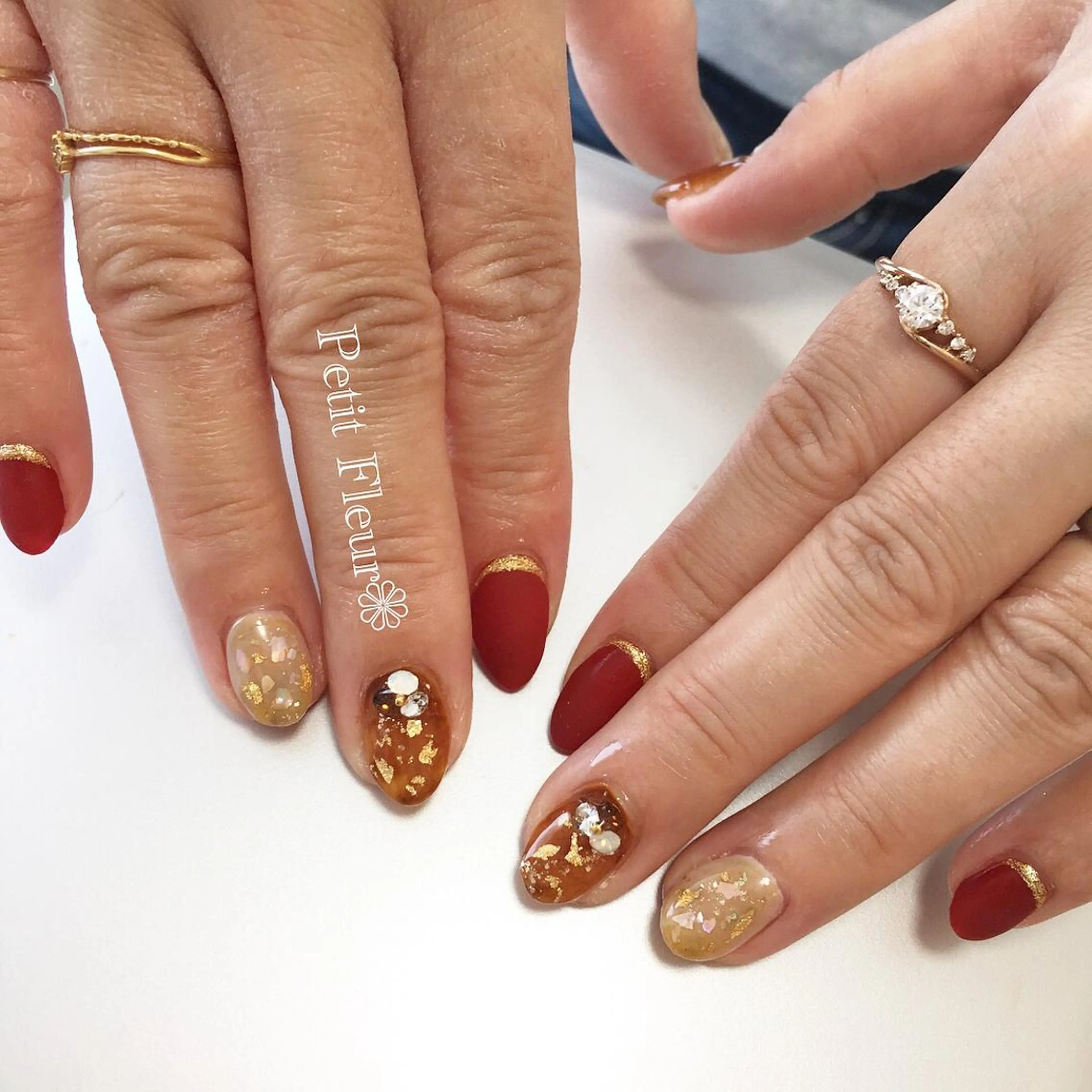 ネイル べっ甲ネイル マットネイル Petit Fleur所属・青柳 亜梨奈のマツエク・マツパデザイン