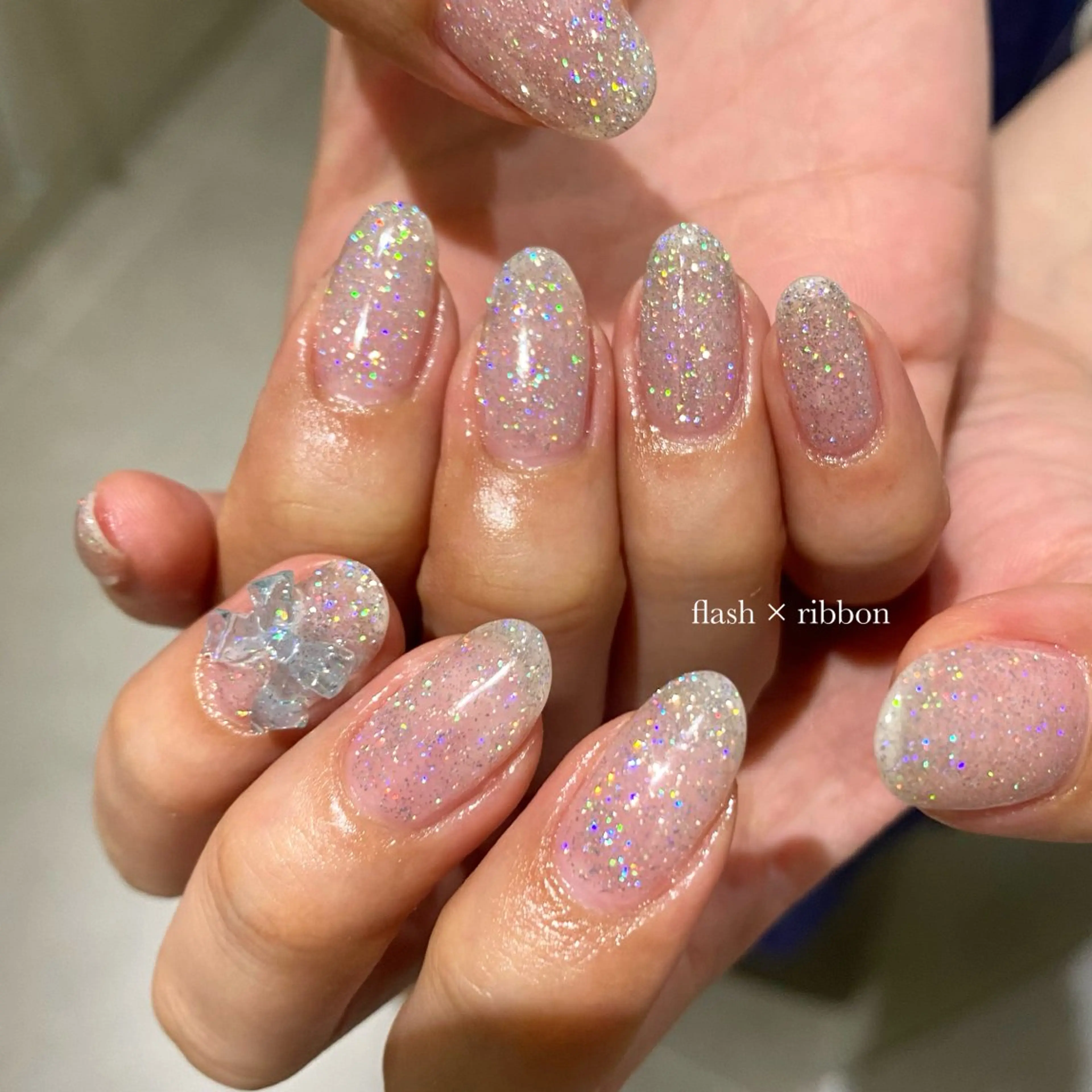 ネイル ブルー クリアネイル フラッシュネイル リボン ハンドネイル WAVY airiのネイルデザイン