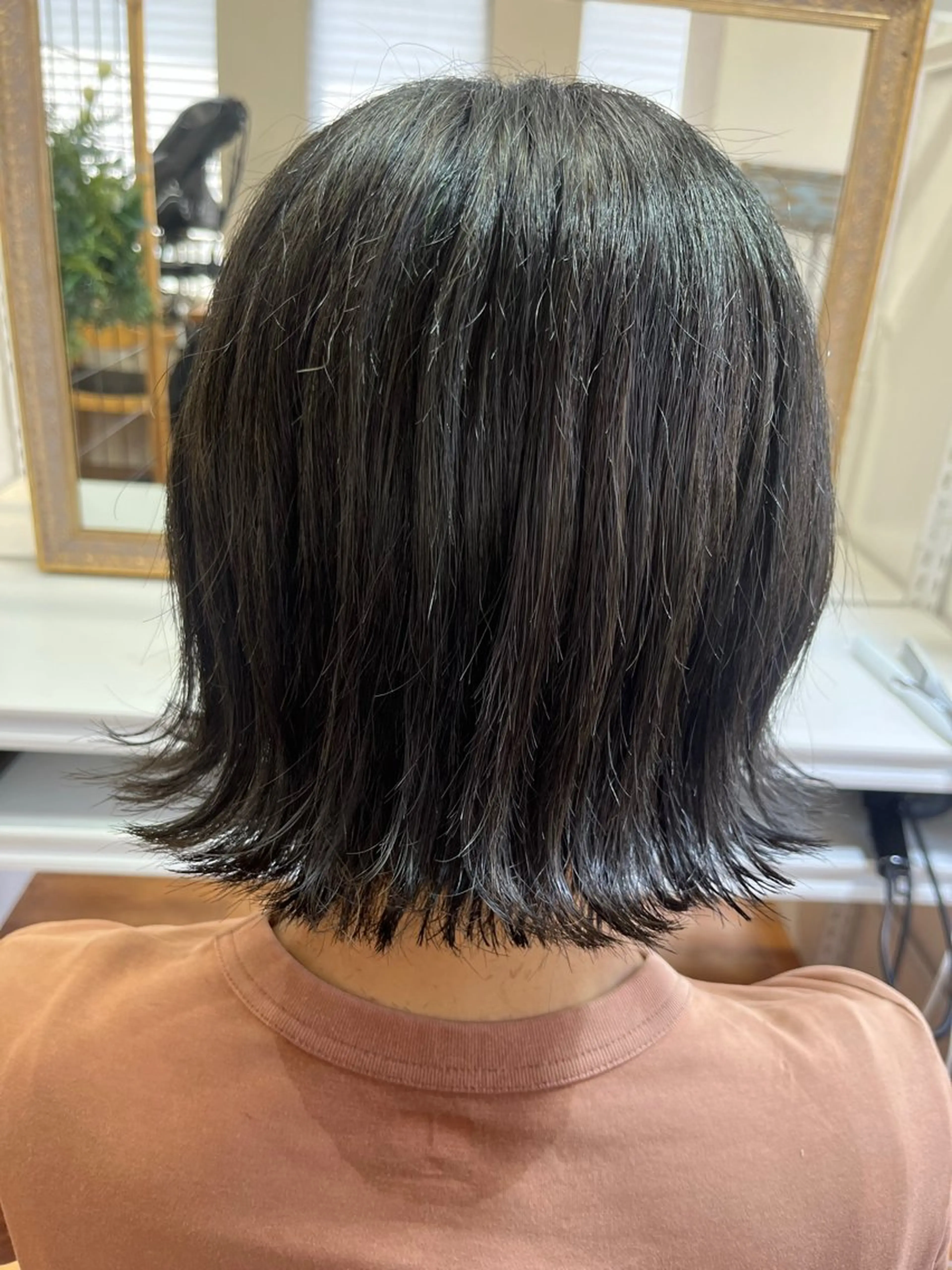 ショート 腰越 麻奈のヘアスタイル