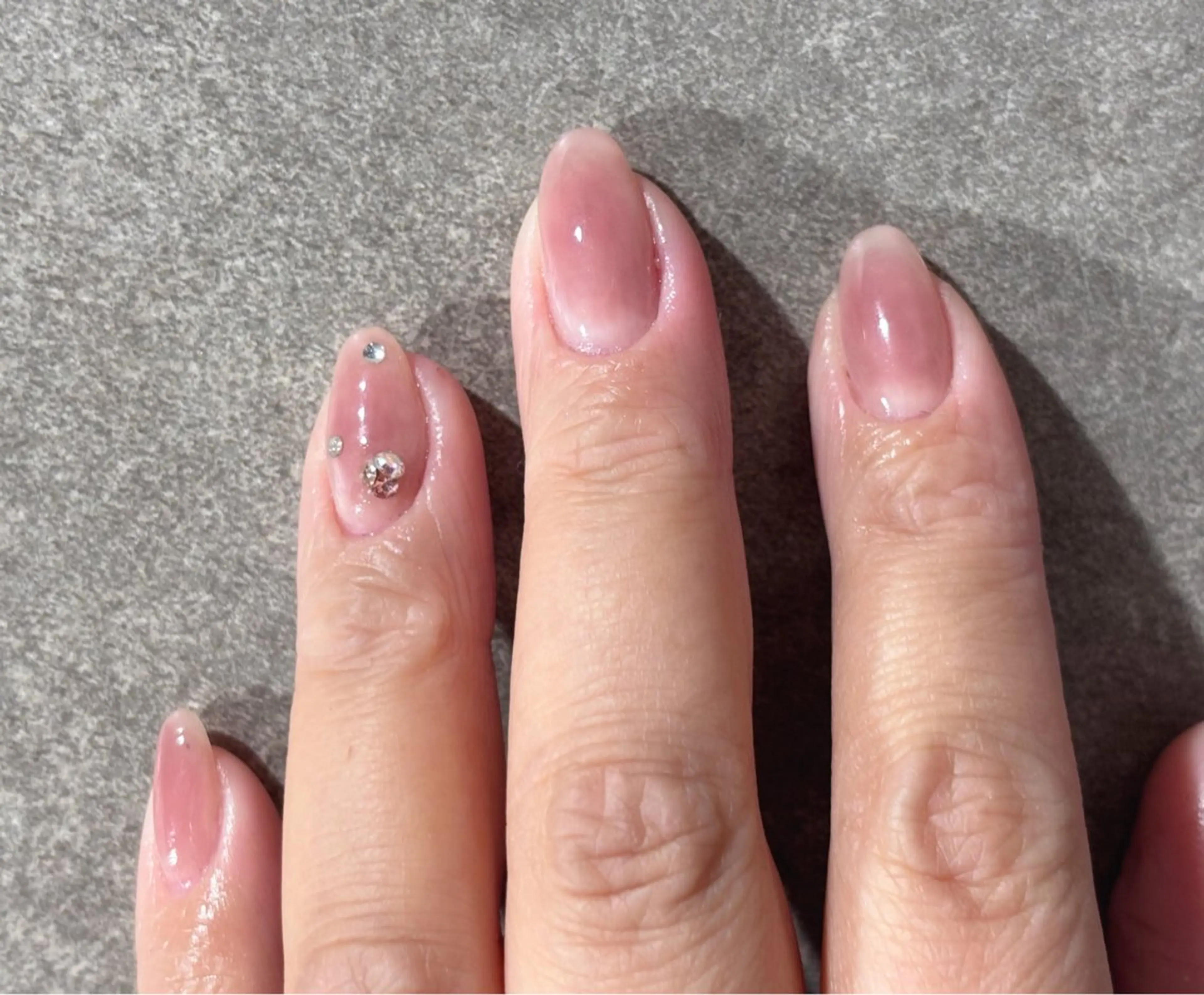 ネイル チークネイル キラキラネイル 韓国ネイル ワンホンネイル ハンドネイル Shanti🩵 NARITAのネイルデザイン