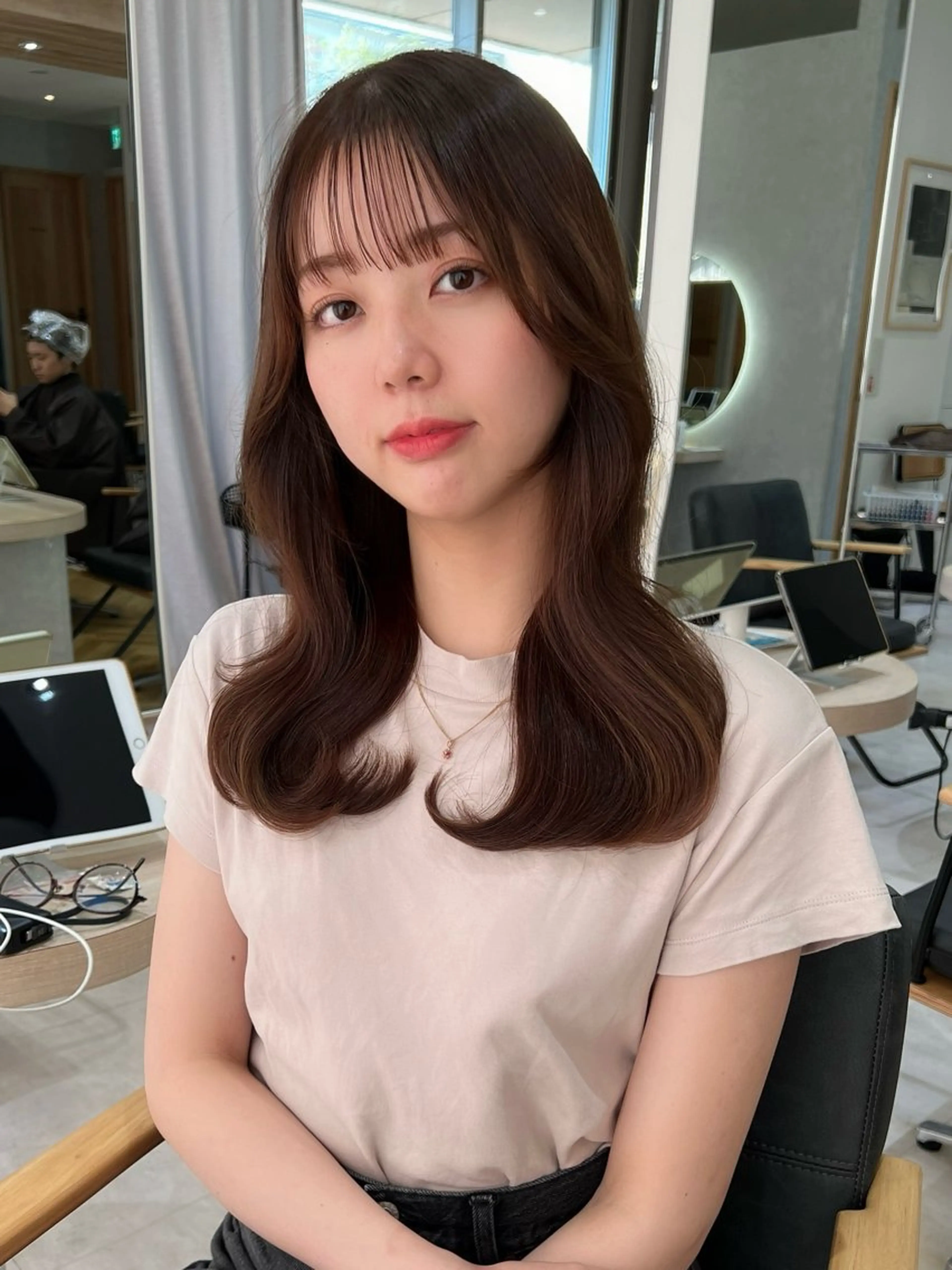 セミロング カラー ベージュカラー グレージュ インナーカラー ミルクティーベージュ 顔まわりレイヤー カット ヘアカラー トリートメント 韓国🇰🇷レイヤー 映える顔周り🩷のヘアスタイル