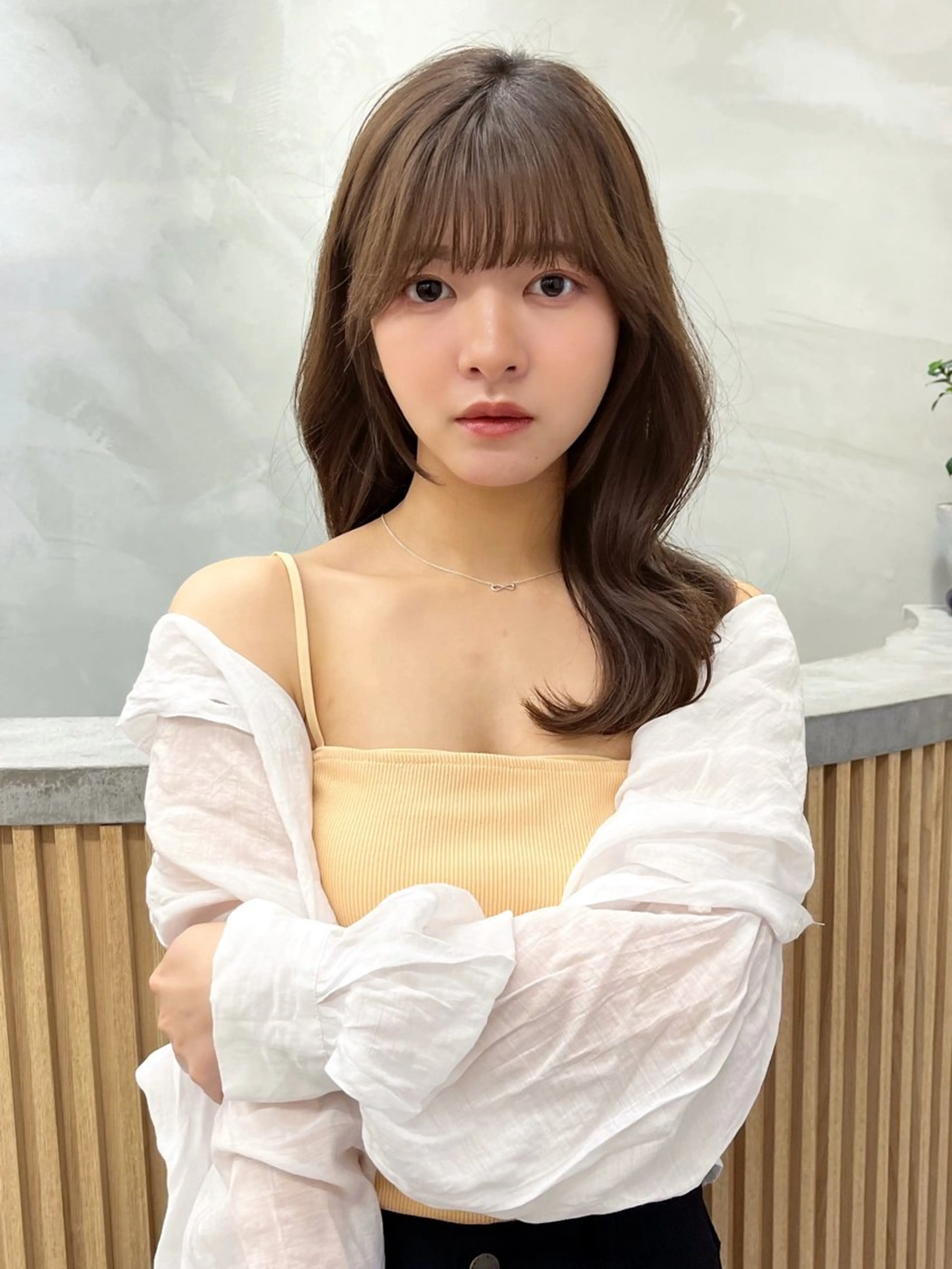 セミロング くびれヘア 顔周りカット ヨシンモリ 韓国風ヘア レイヤーカット レイヤーカット、ボブ GLROWのヘアスタイル