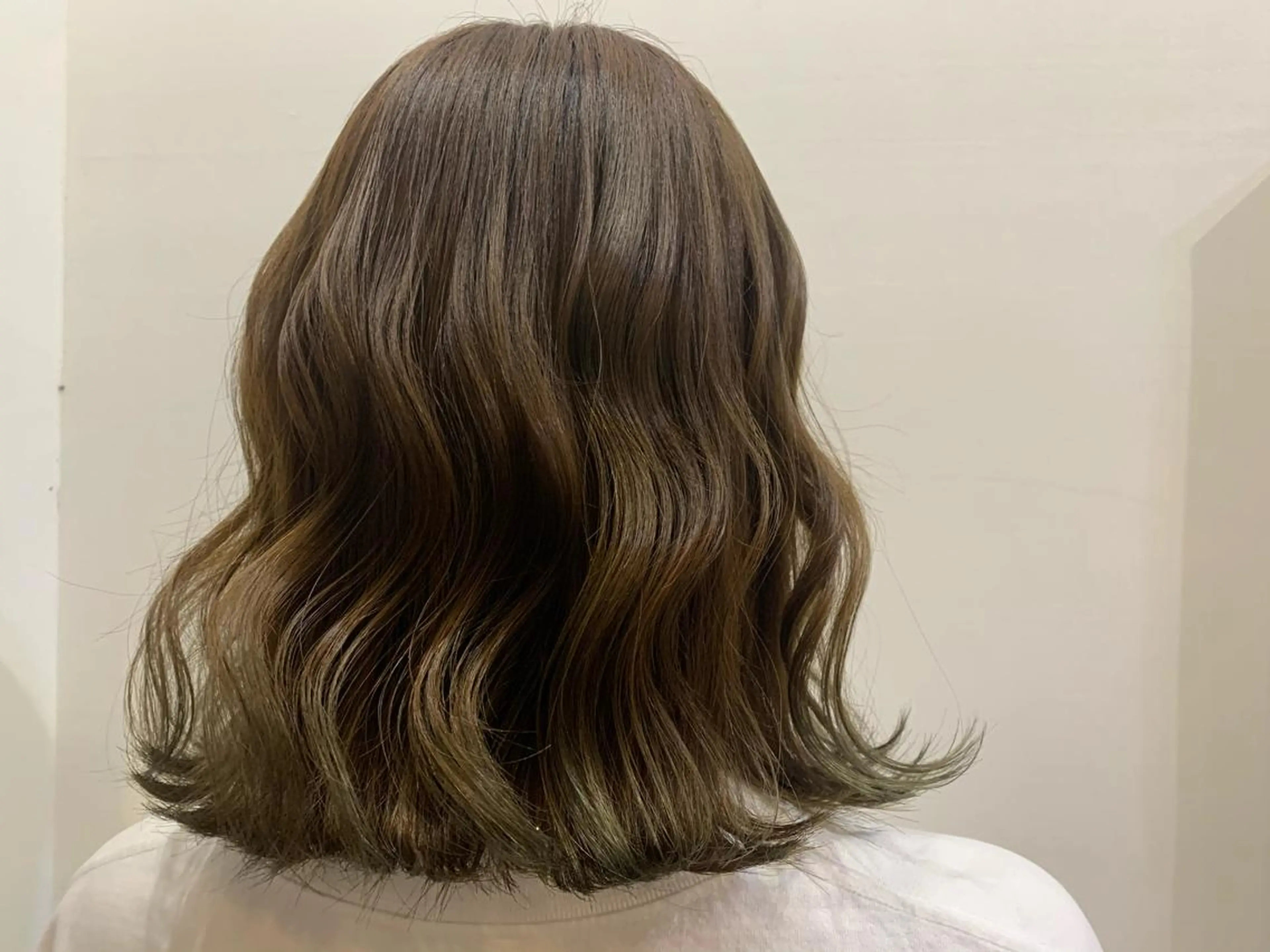 ミディアム カラー パーマ ヘアアレンジ メンズ キッズ ネイル マツエク・マツパ アイブロウ グレージュ オリーブグレージュ オリーブグレー ヘアカラー トリートメント 🤍韓国風レイヤー/ 艶髪🤍鳥越美羽のヘアスタイル