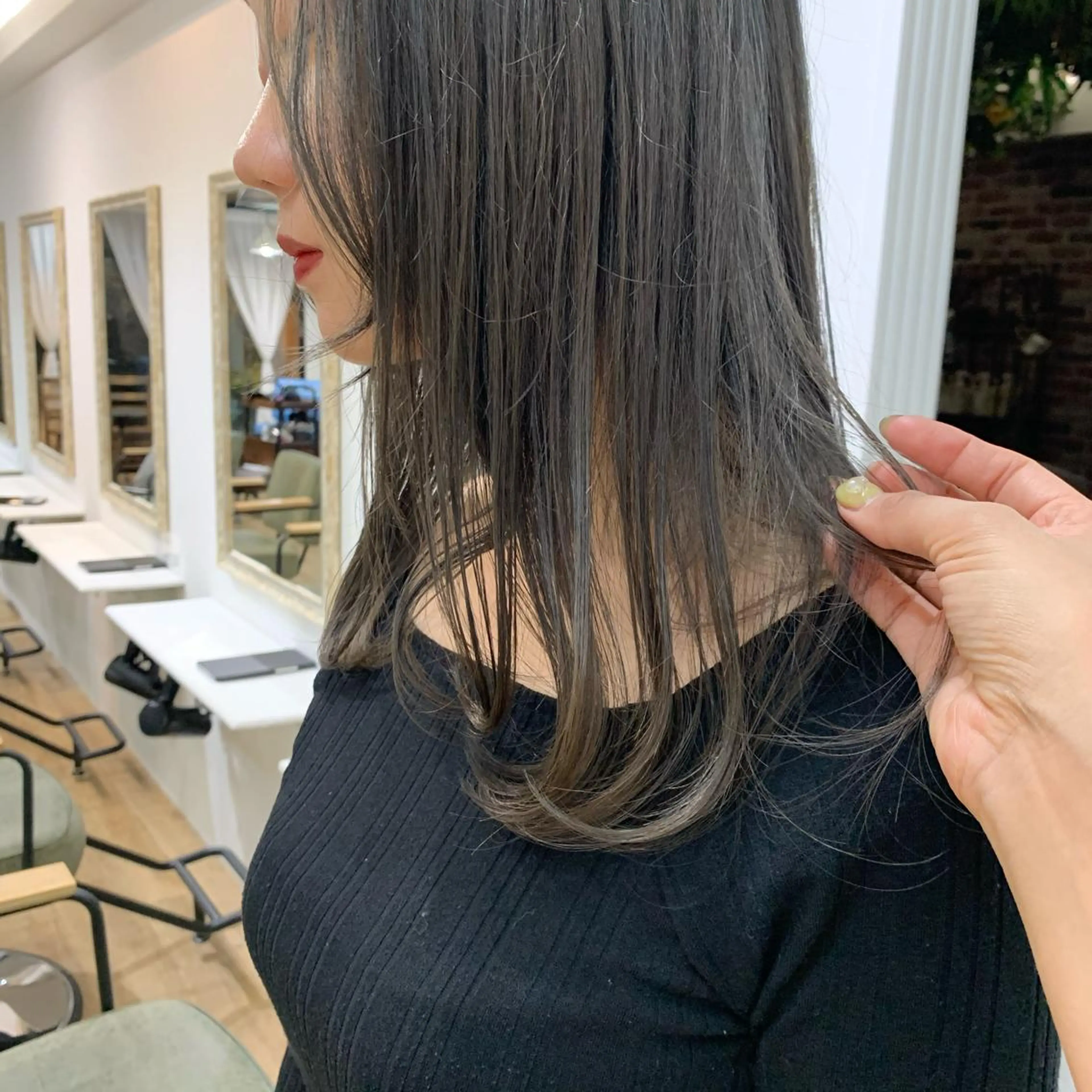 セミロング カラー グレージュ ヘアカラー トリートメント レイヤー/顔周り /AKARIのヘアスタイル