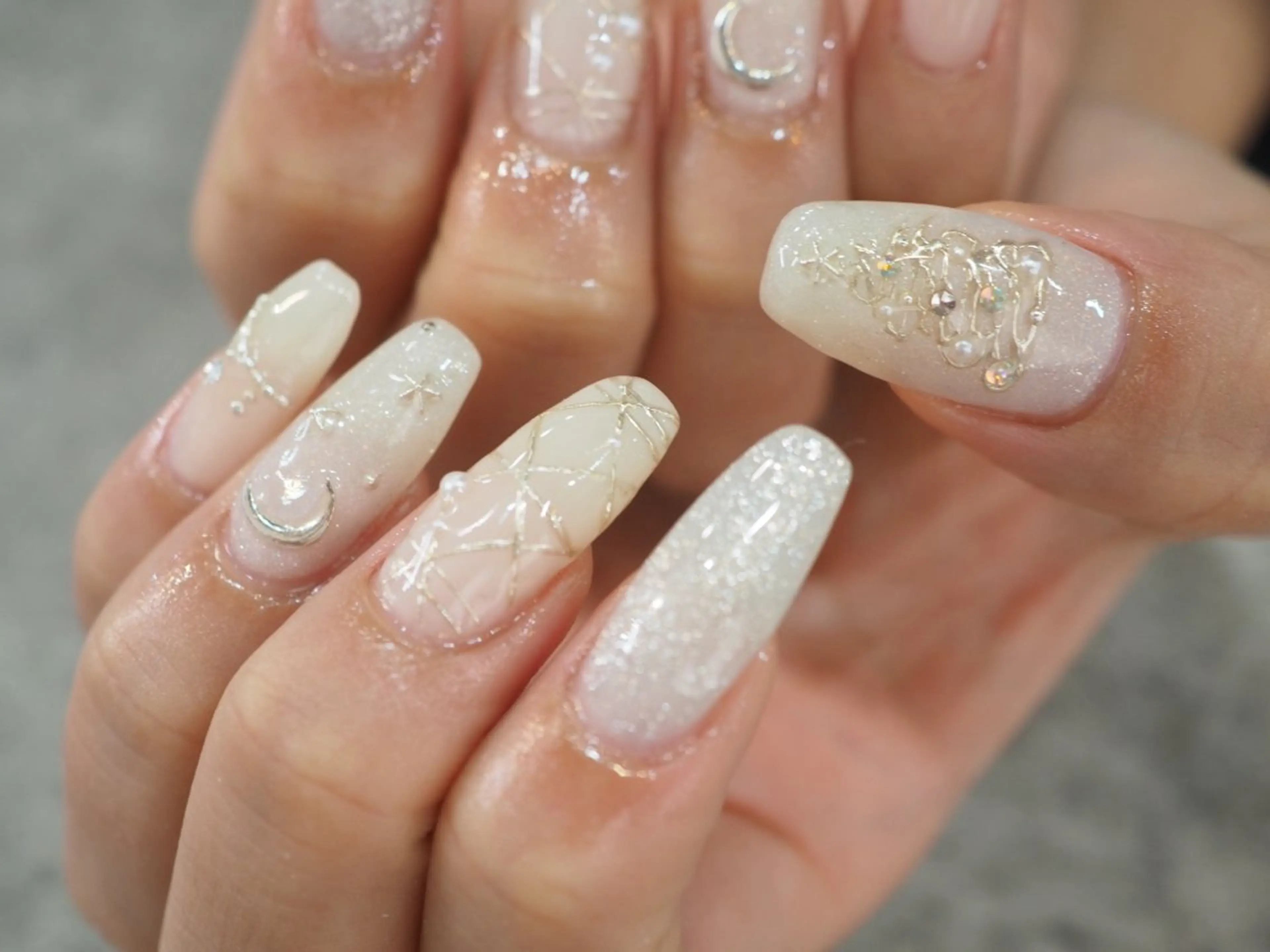 ネイル ホワイト 冬ネイル クリスマス glaNje shioriのネイルデザイン