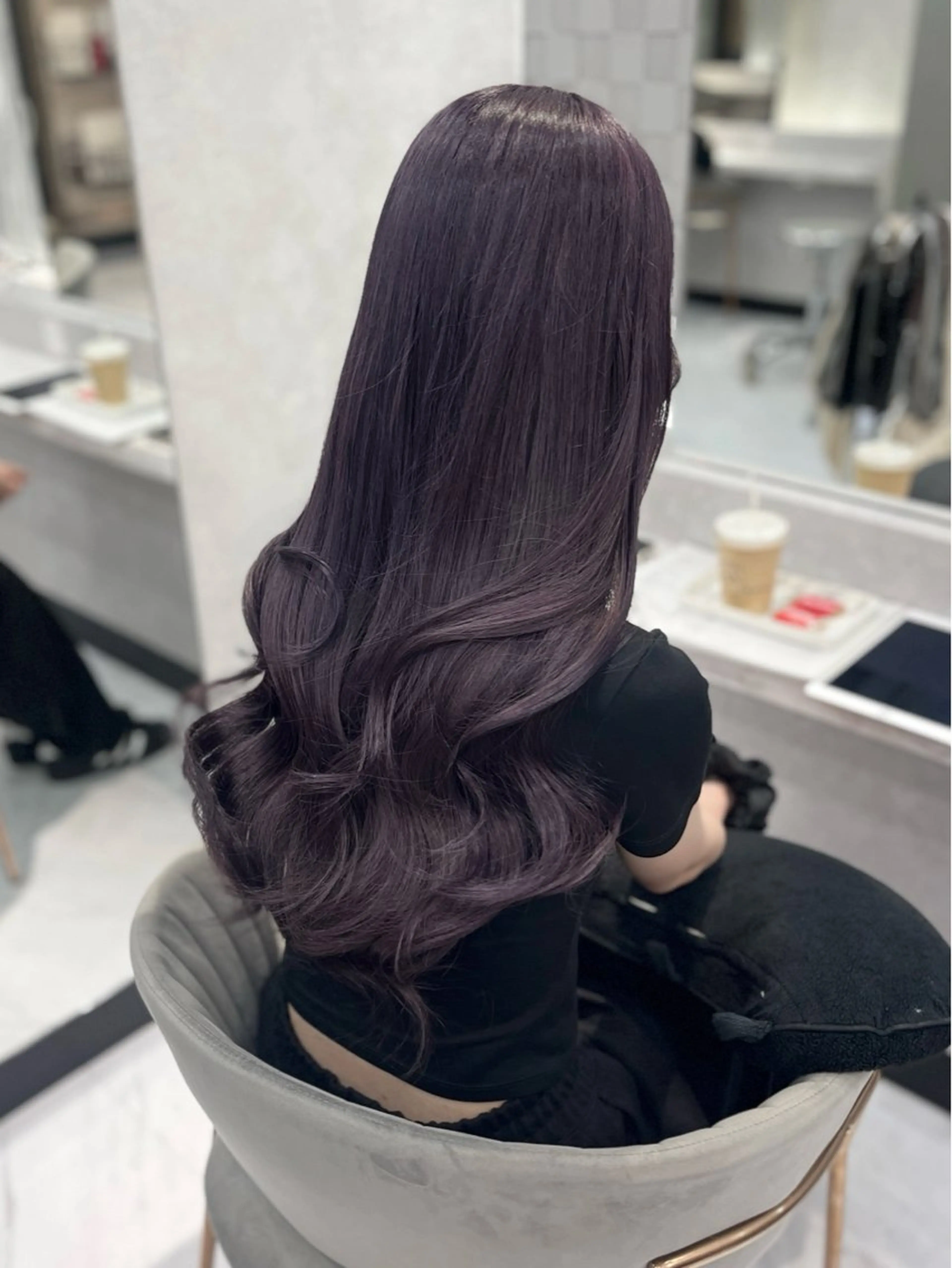 ロング karen/韓国ヘア / ブリーチ/透明感のヘアスタイル