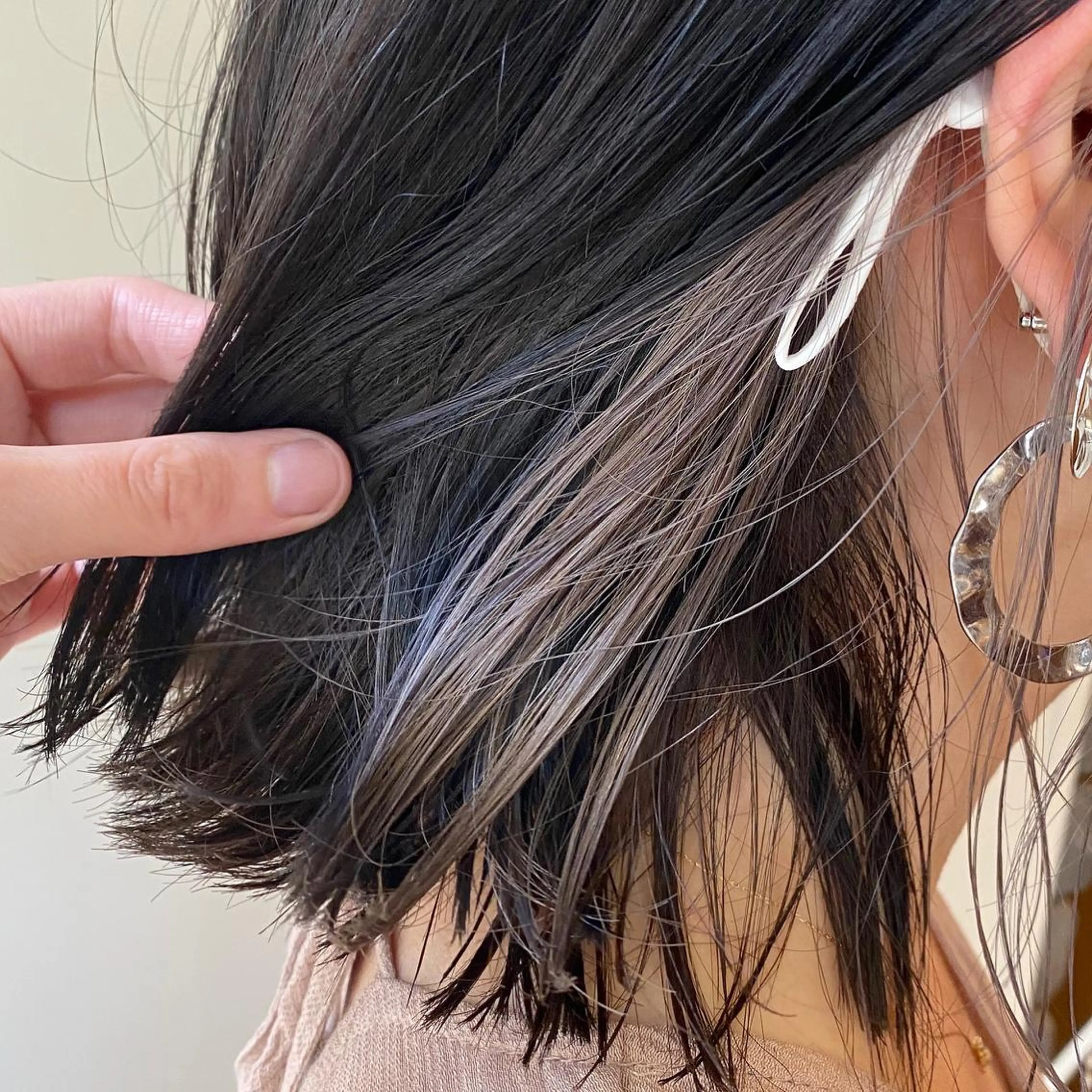 ミディアム カラー ヘアアレンジ インナーカラー シルバー 撮影モデル募集 🦋soemikaのヘアスタイル