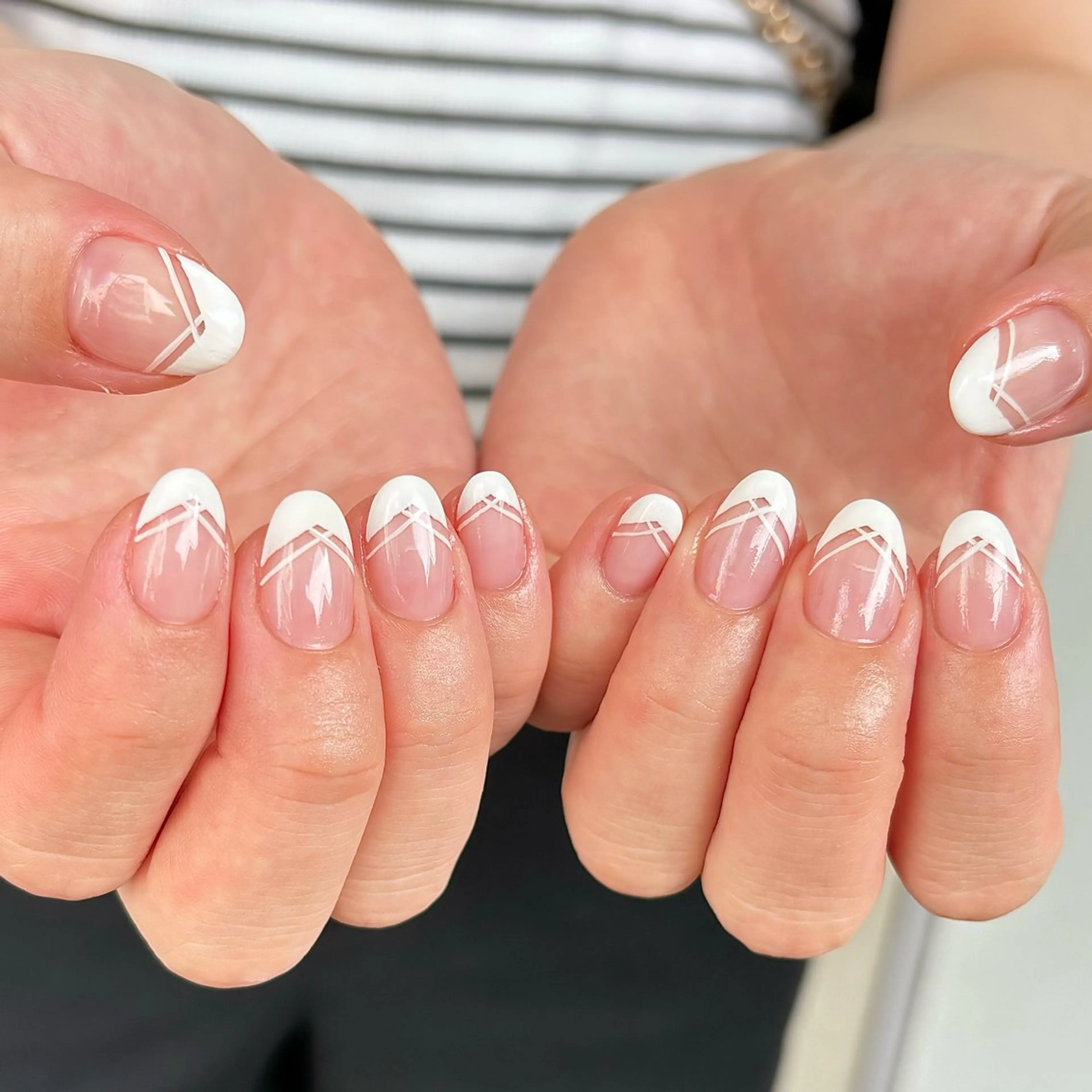 ネイル フレンチネイル ハンドネイル Nailsalon BLOOM🌷 山崎のネイルデザイン