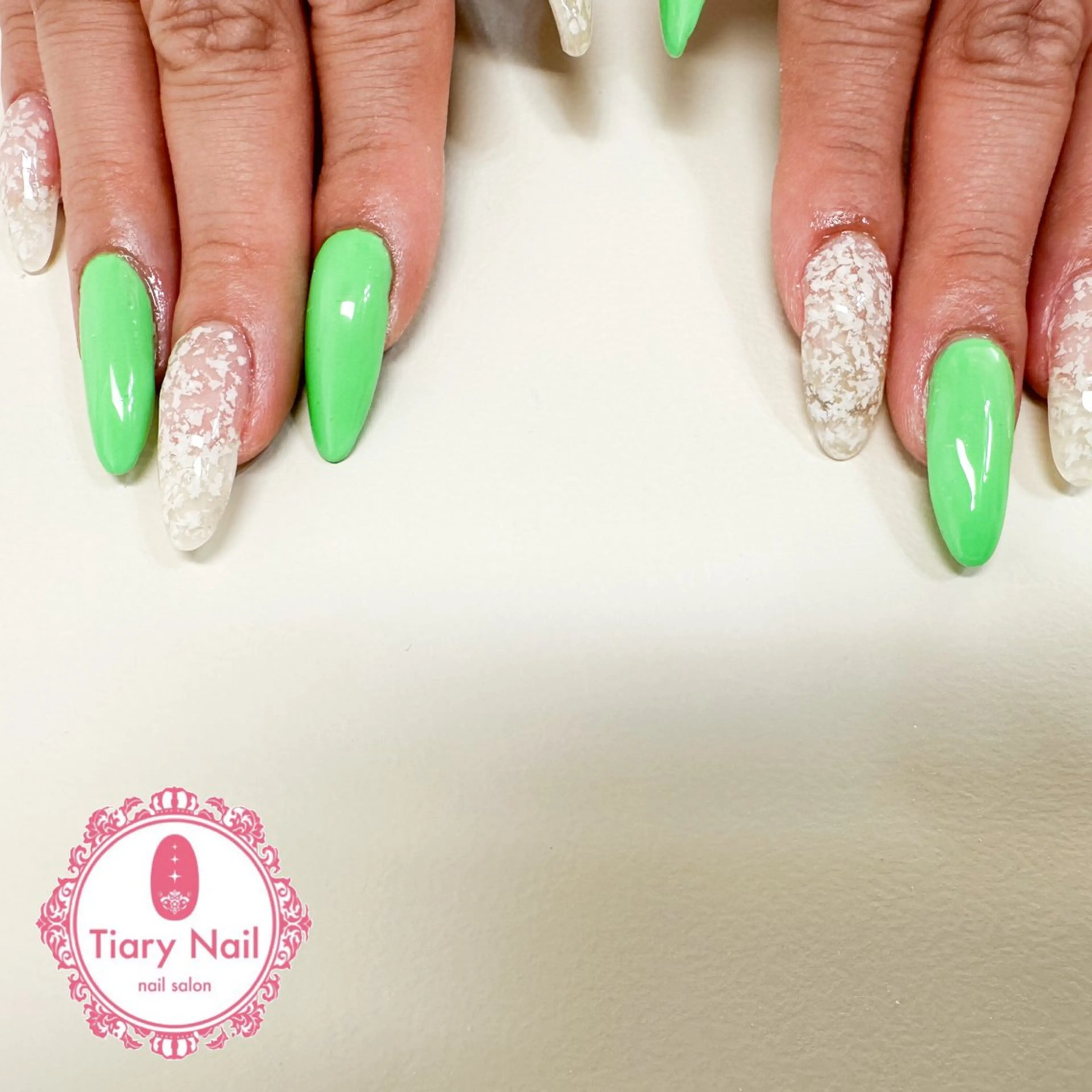 ネイル tiarynail K K🐼のネイルデザイン