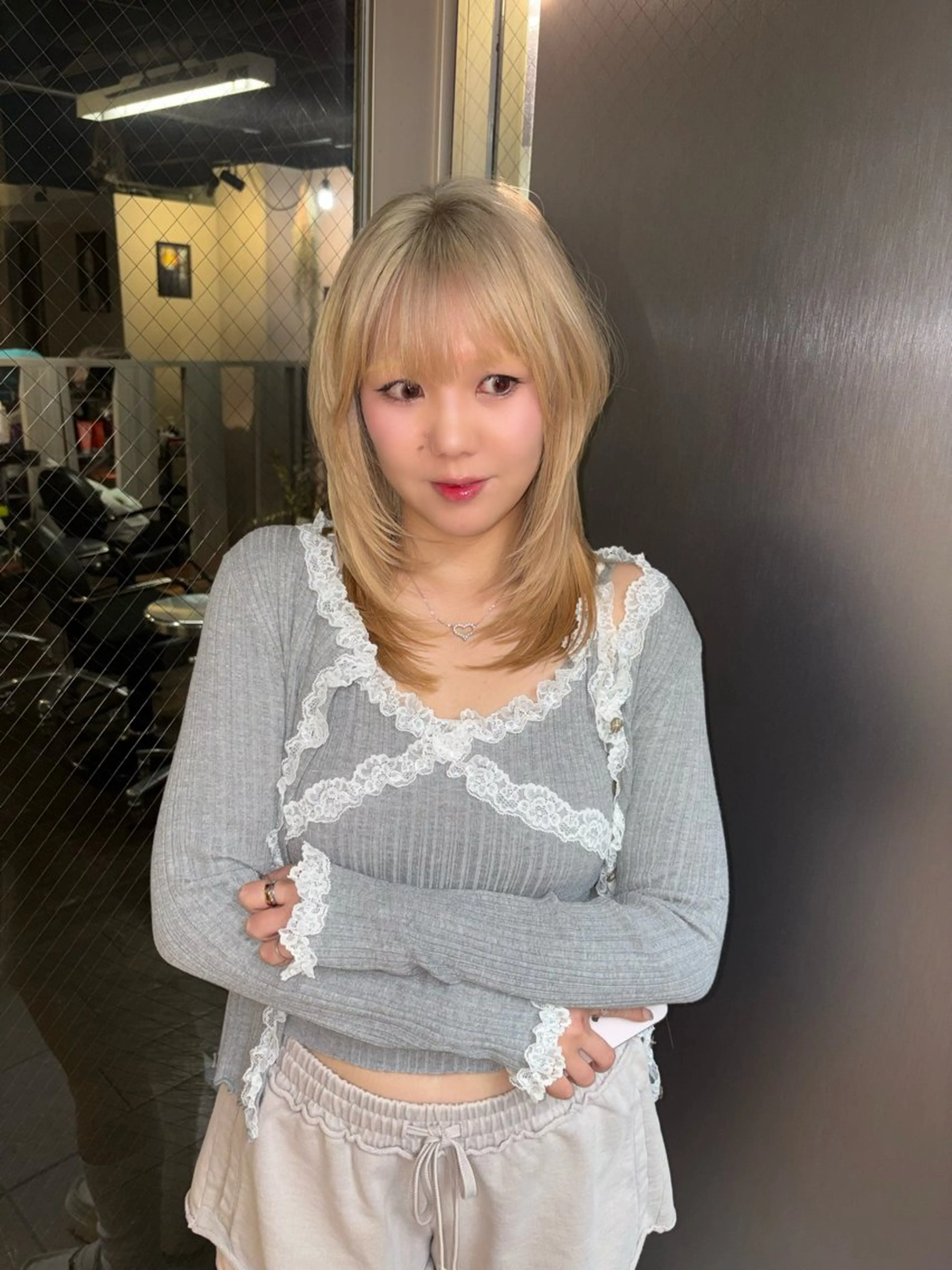 ミディアム カット ヘアカラー 心斎橋/デザインカラ ー/海外風/ナツミのヘアスタイル