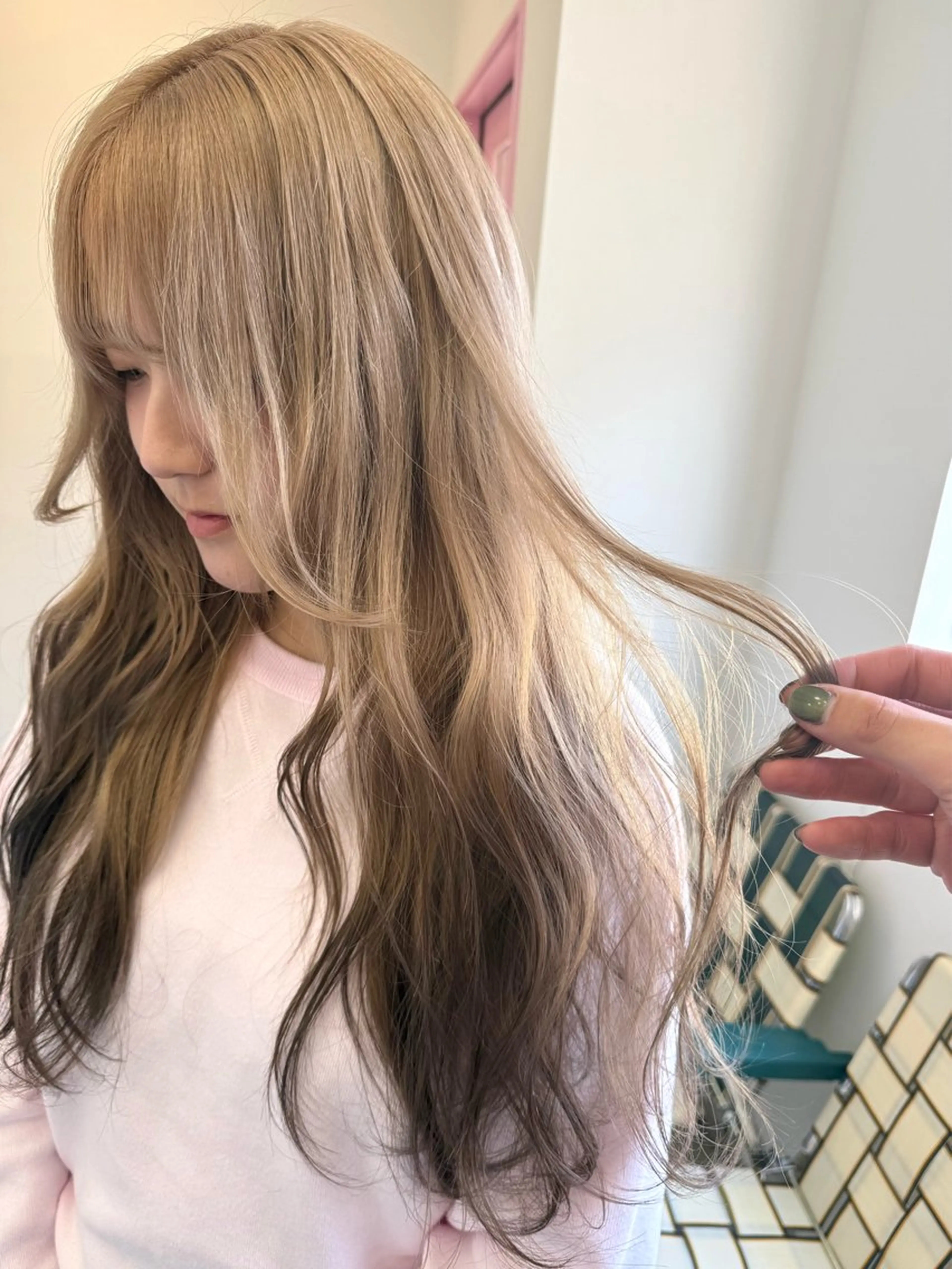 ロング 切りっぱなしボブ ボブ ハッシュカット レイヤーカット ロング ヘアカラー 『新潟でボブとハイ トーンなら僕』あいるのヘアスタイル