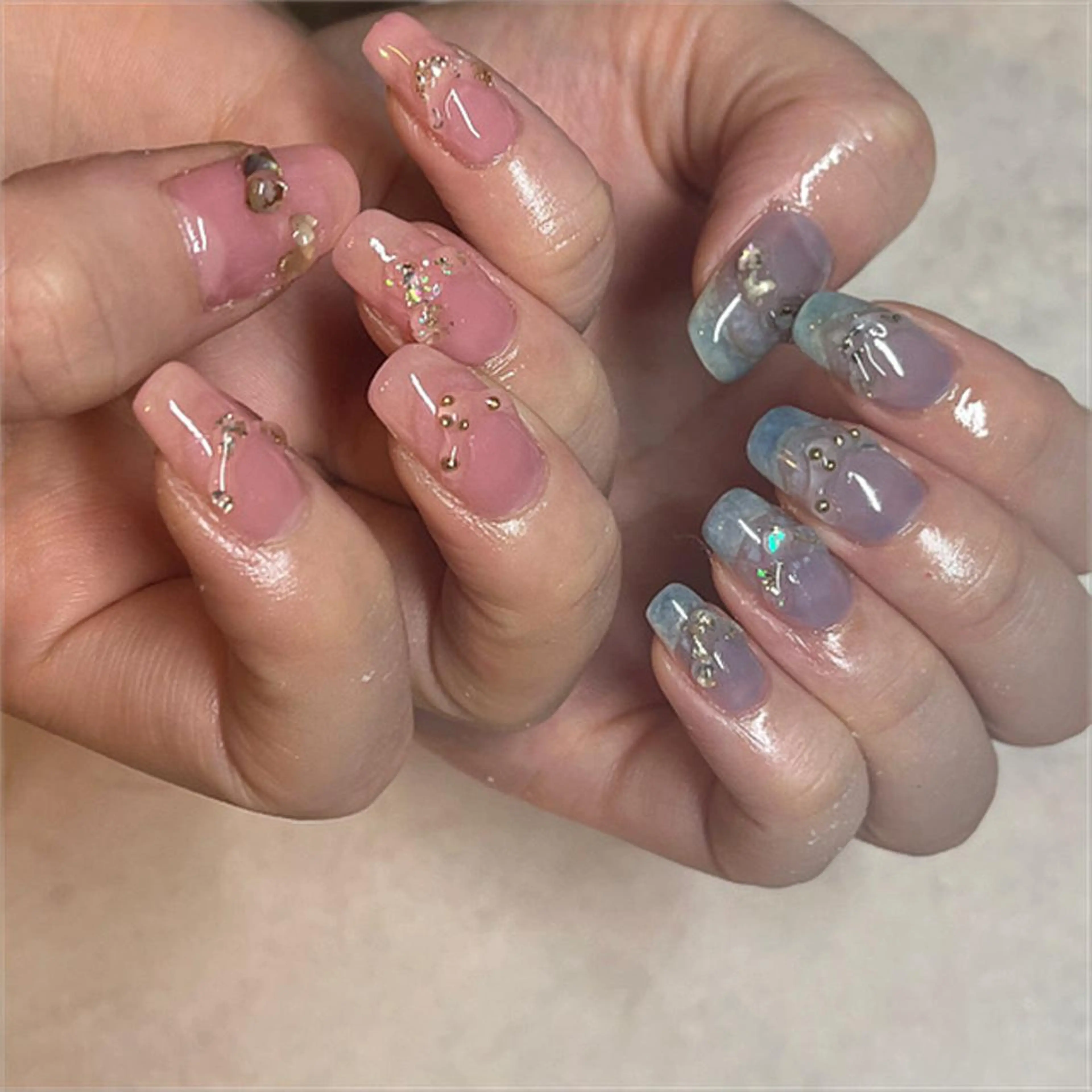 ネイル ブルー ピンク ぷっくりネイル フリーランス¨̮⃝ ネイリストOKADAのネイルデザイン