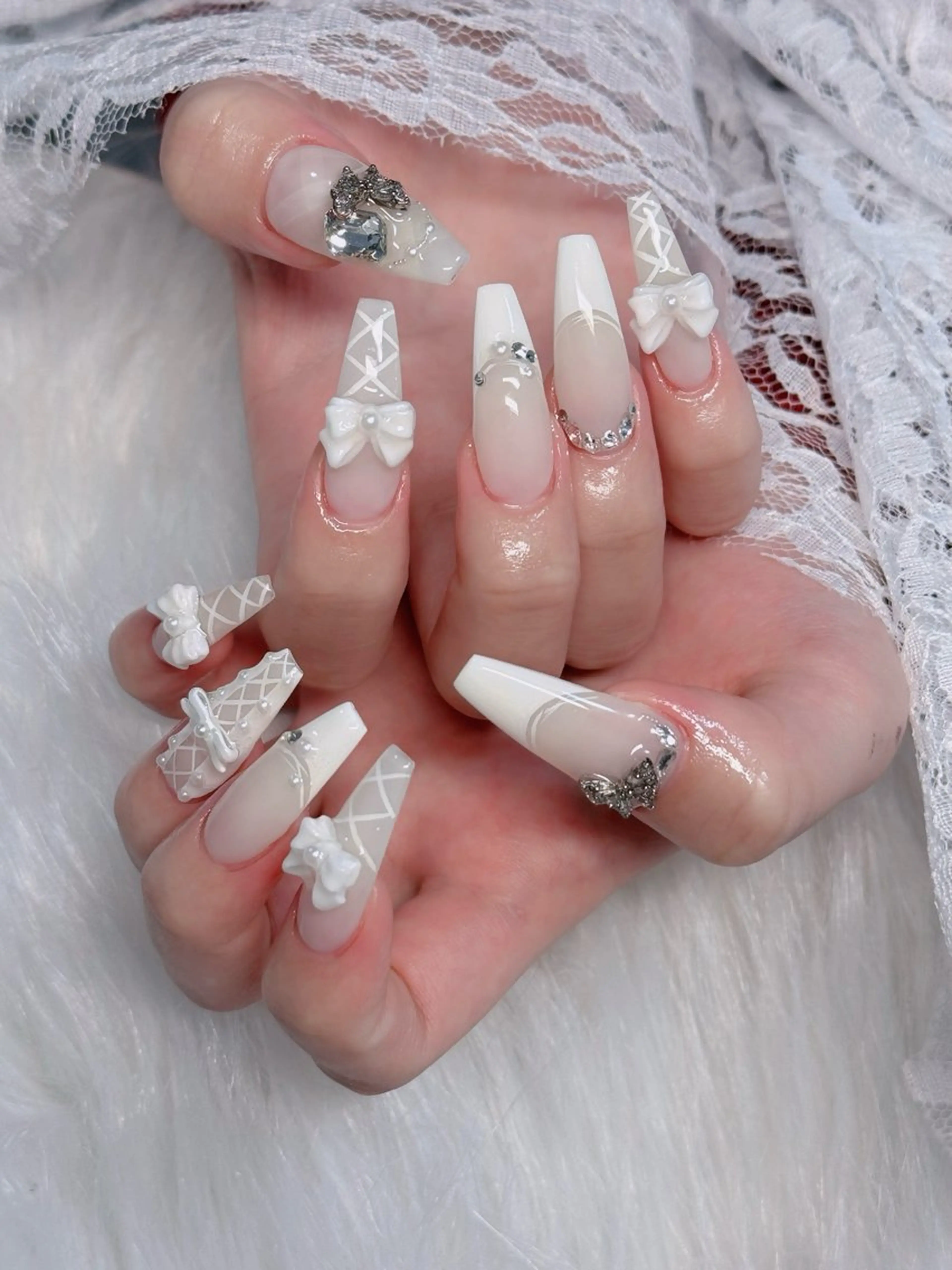 ネイル フレンチネイル ジェルネイル ガラスフレンチ ハロウィン ハート ハンドネイル H.baby Nail Salonのネイルデザイン