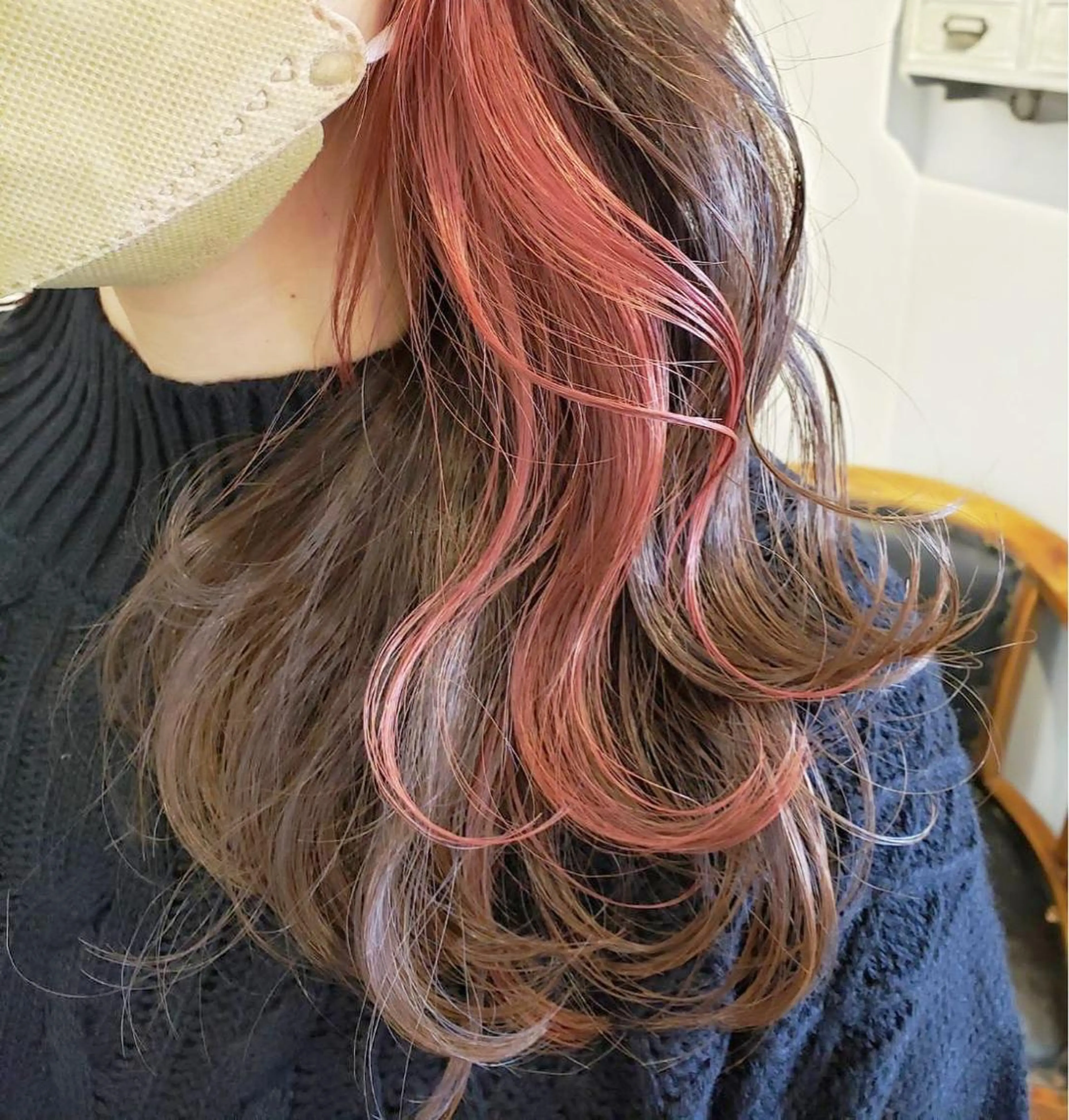 ミディアム カラー ベージュカラー イヤリングカラー ピンクカラー 西村 美羽のヘアスタイル