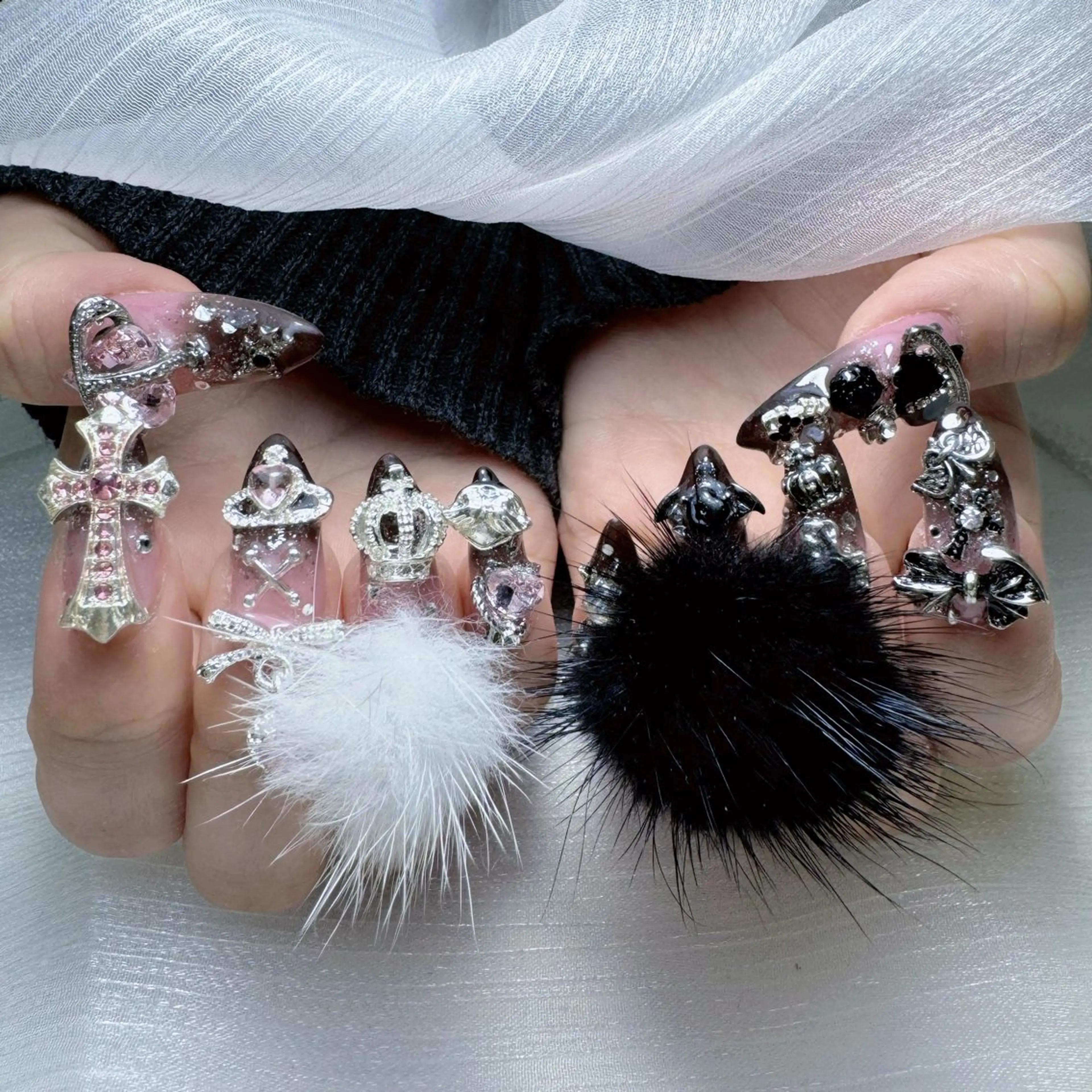 ネイル チークネイル ガーリー キラキラネイル 韓国ネイル リボン ハンドネイル NailPrincess所属・princess スカルプ専門店のネイルデザイン