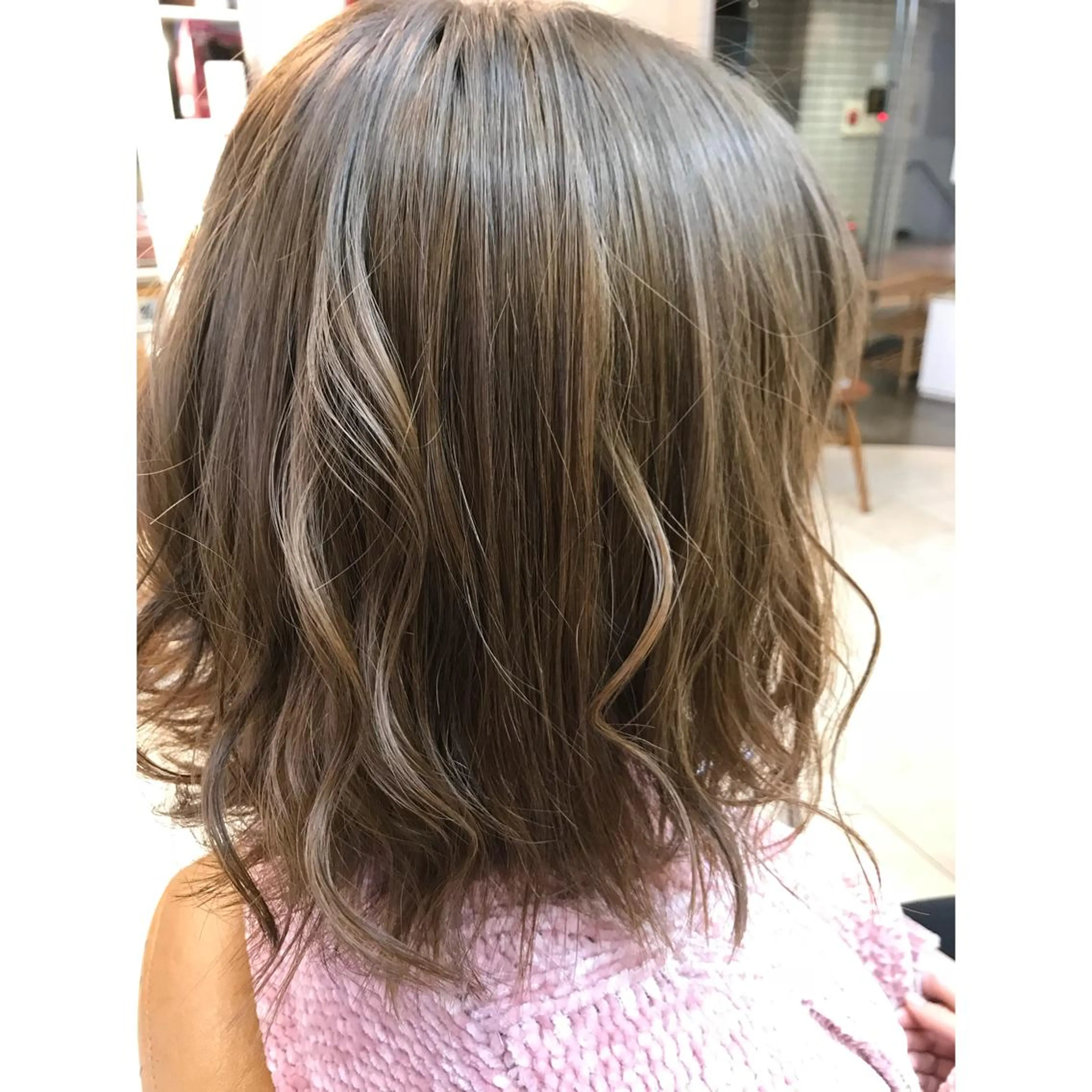 ミディアム カラー アディクシーカラー ブリーチ 坂西 春果のマツエク・マツパデザイン