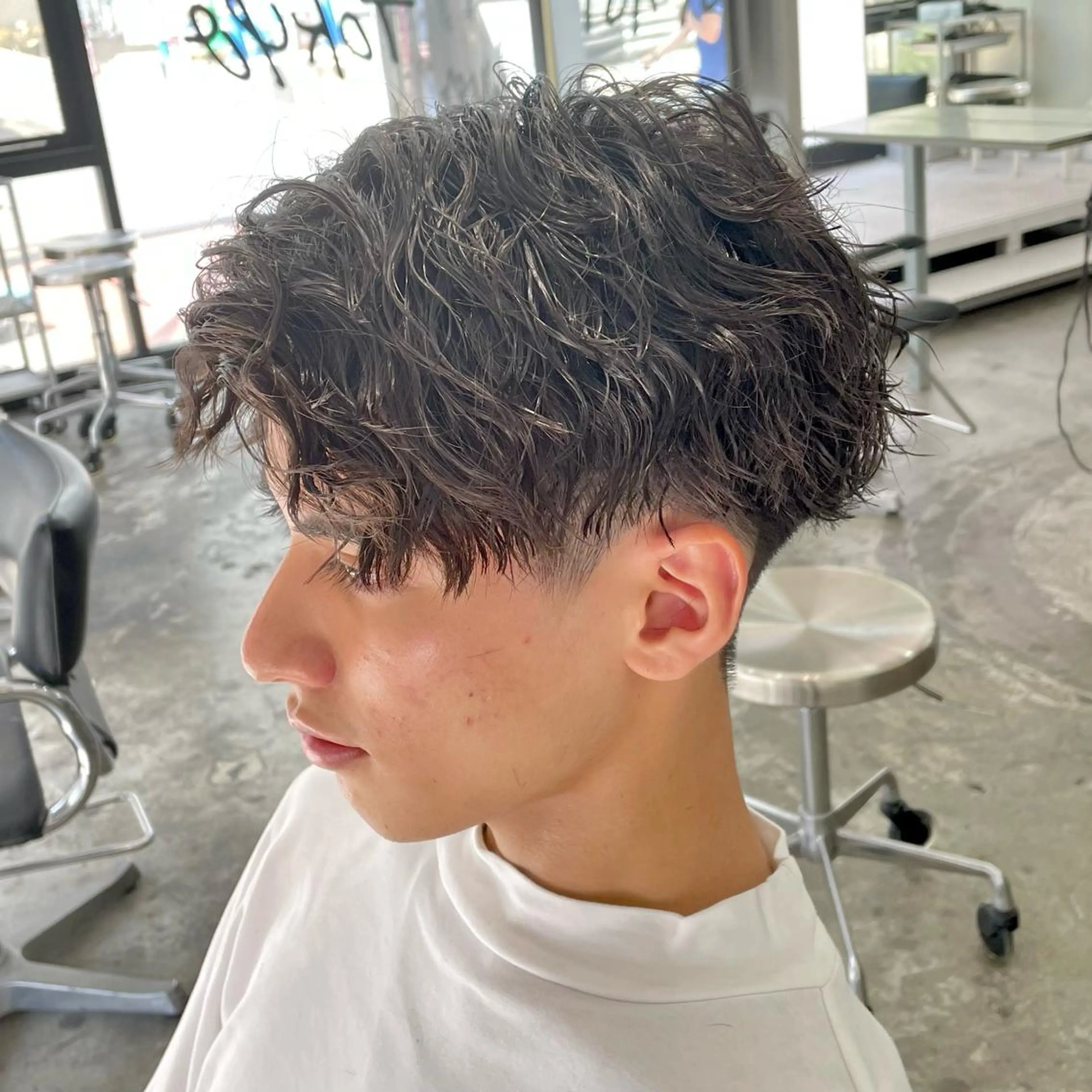 ショート パーマ メンズ センターパート カット パーマ メンズ特化美容師/ 藤戸 椋のヘアスタイル