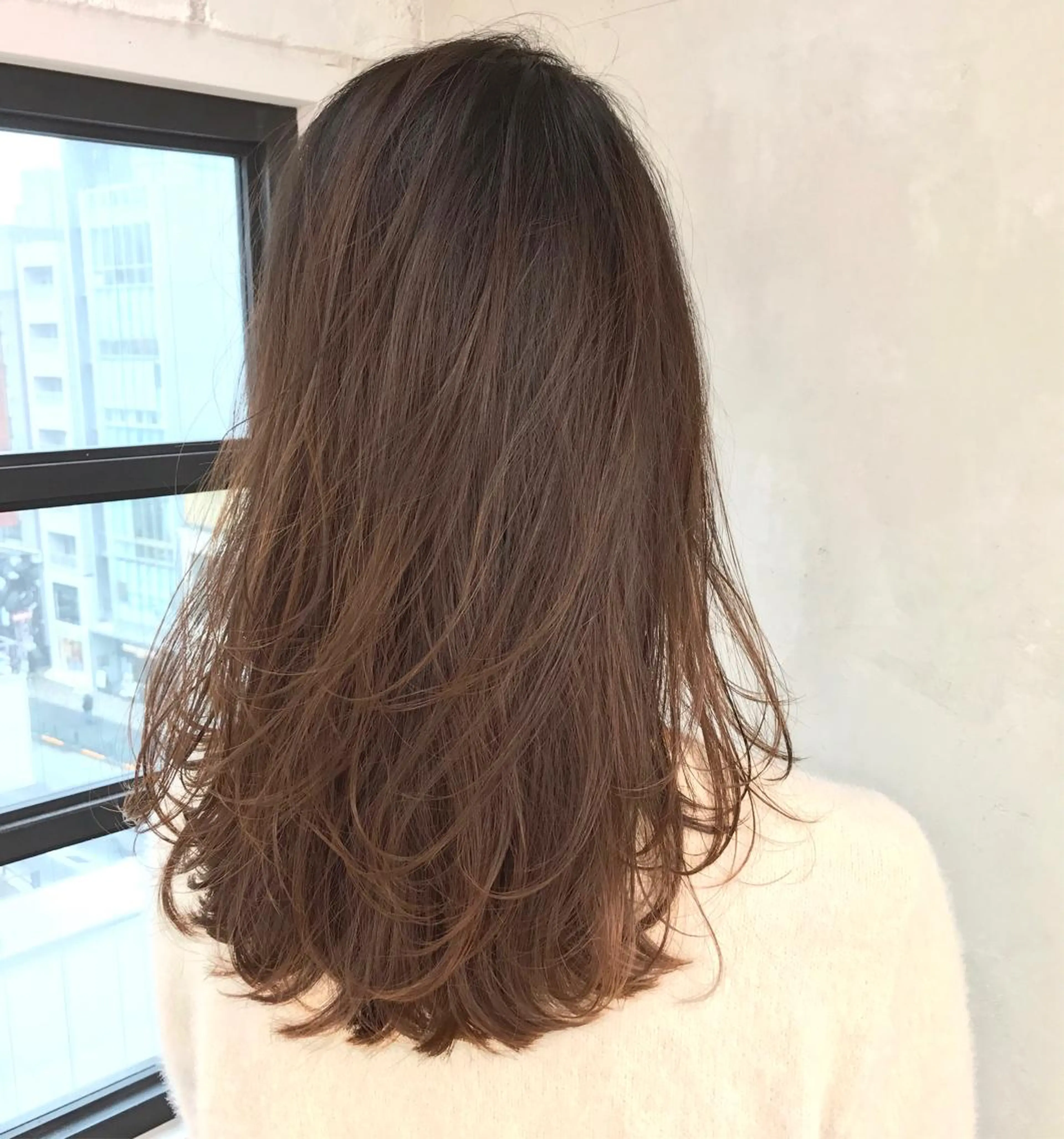 セミロング TOMOYA/ ショート、レイヤーのヘアスタイル