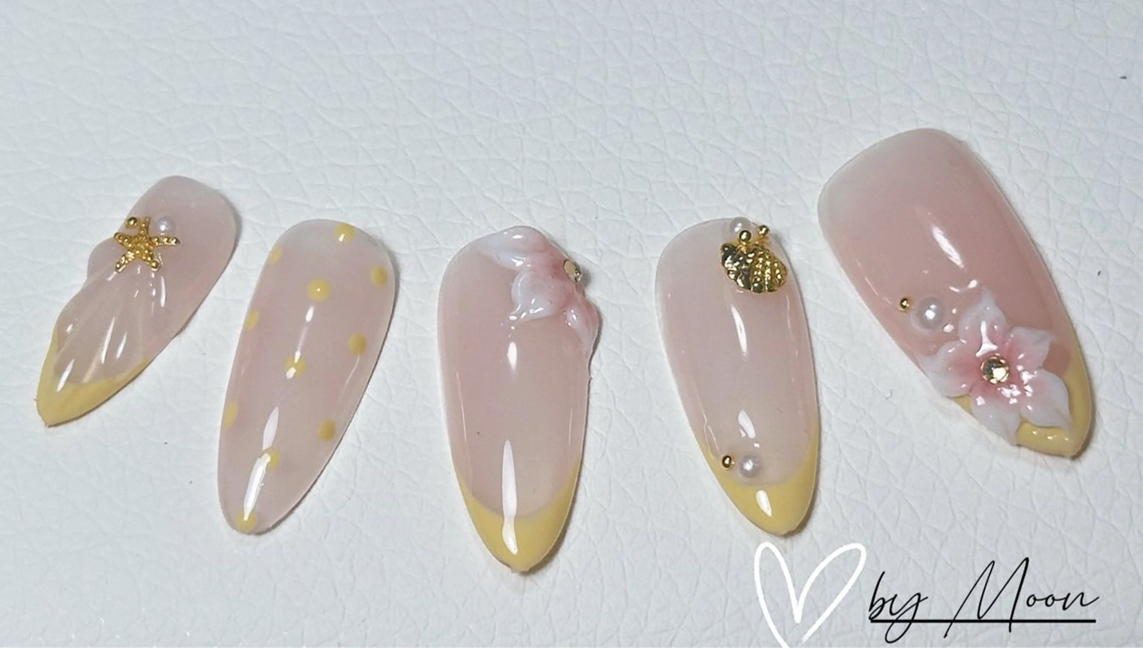 ネイル Moon Nailsのネイルデザイン