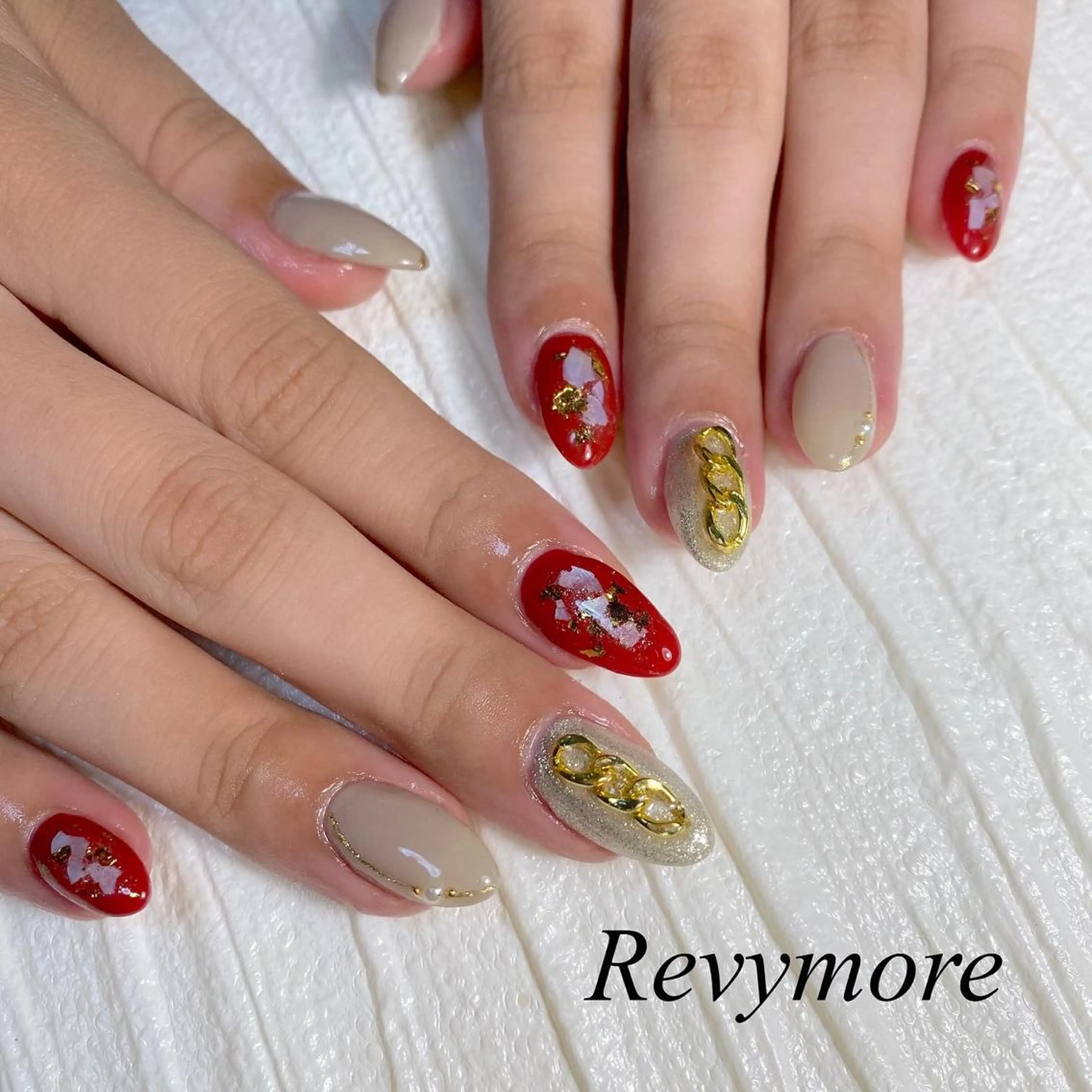 ミディアム ネイル 韓国風ヘア ジェルネイル キラキラネイル 韓国ネイル ニュアンスネイル nail salon Revymoreのネイルデザイン