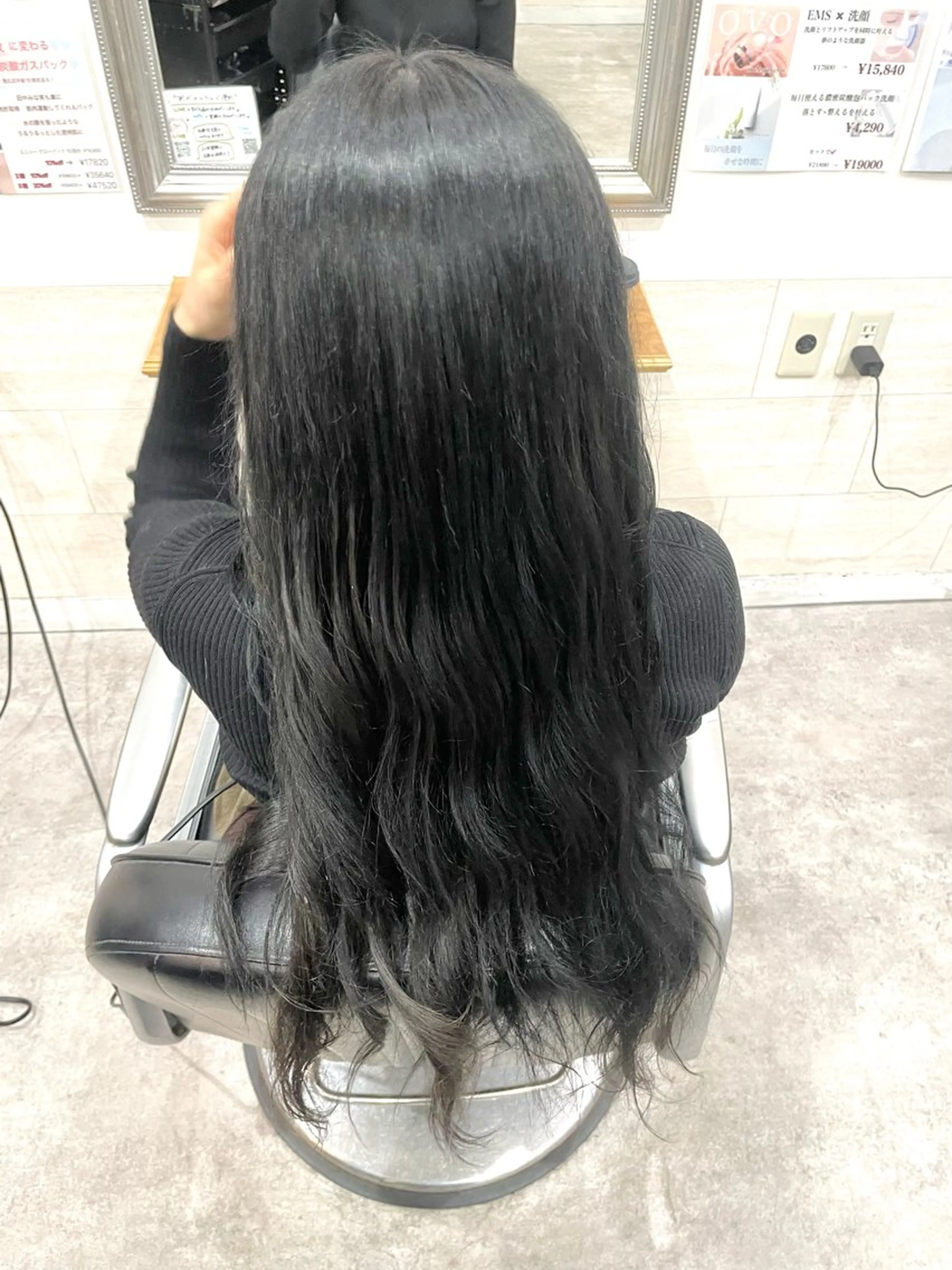 ロング カラー 堀川 希歩のヘアスタイル
