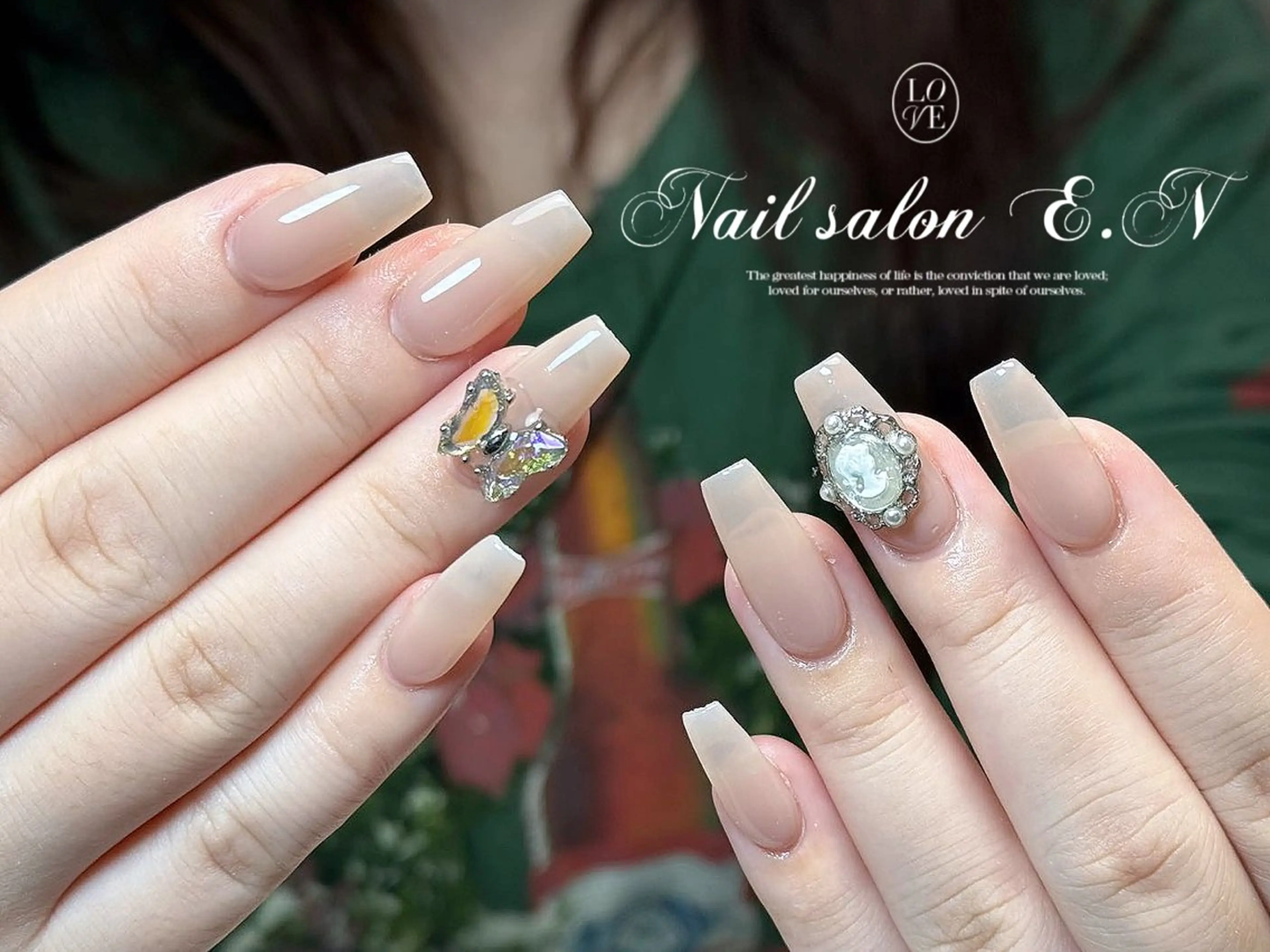 ネイル アートネイル オーロラネイル ガーリー キラキラネイル 韓国ネイル ハンドネイル E.N🦋 長さ出し/持ち込みのネイルデザイン