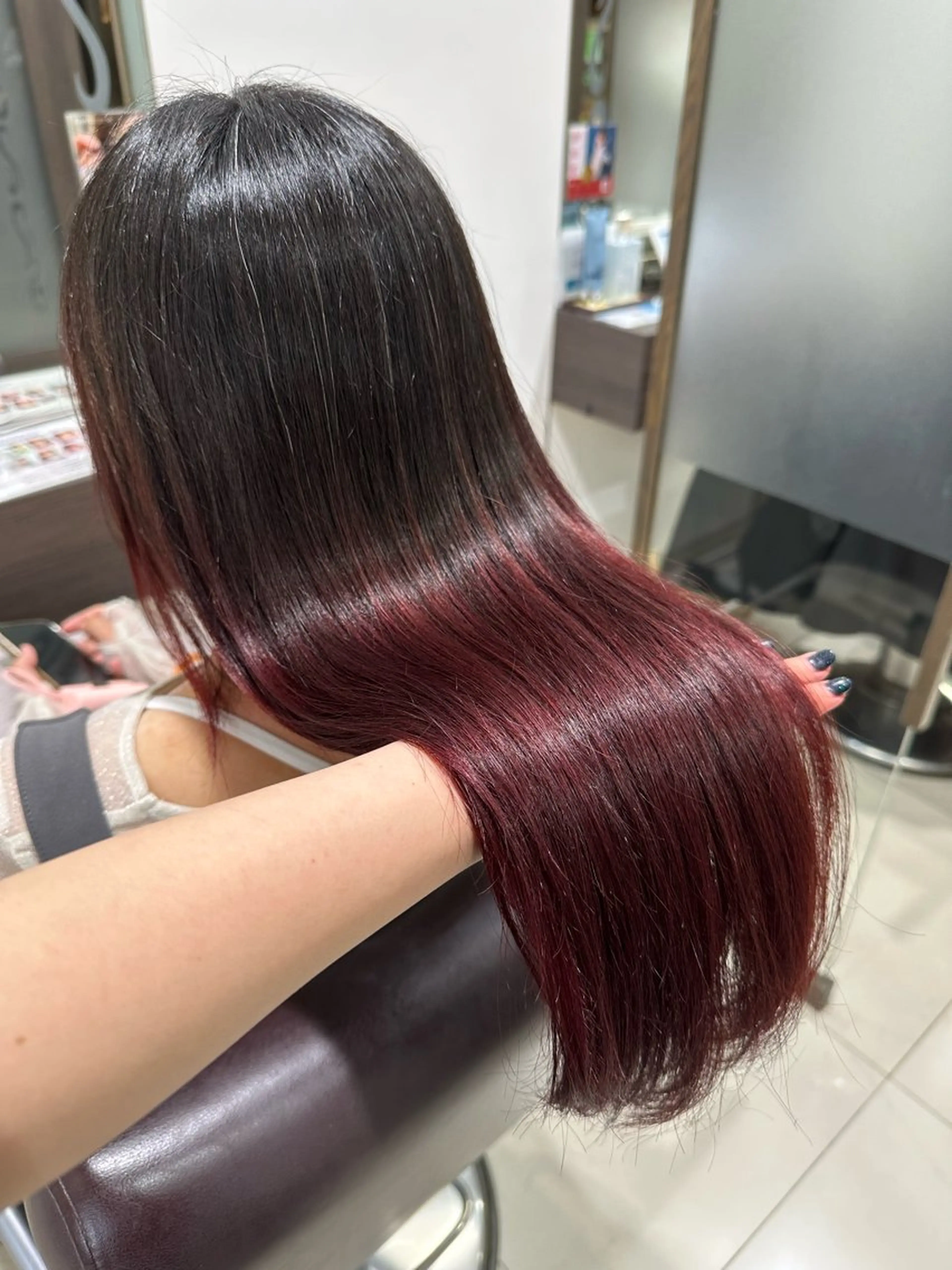 セミロング カラー グラデーションカラー ピンクカラー レッドカラー カット ヘアカラー KEEN.所属・KEEN.渋沢/ ブリーチ/みなのヘアスタイル