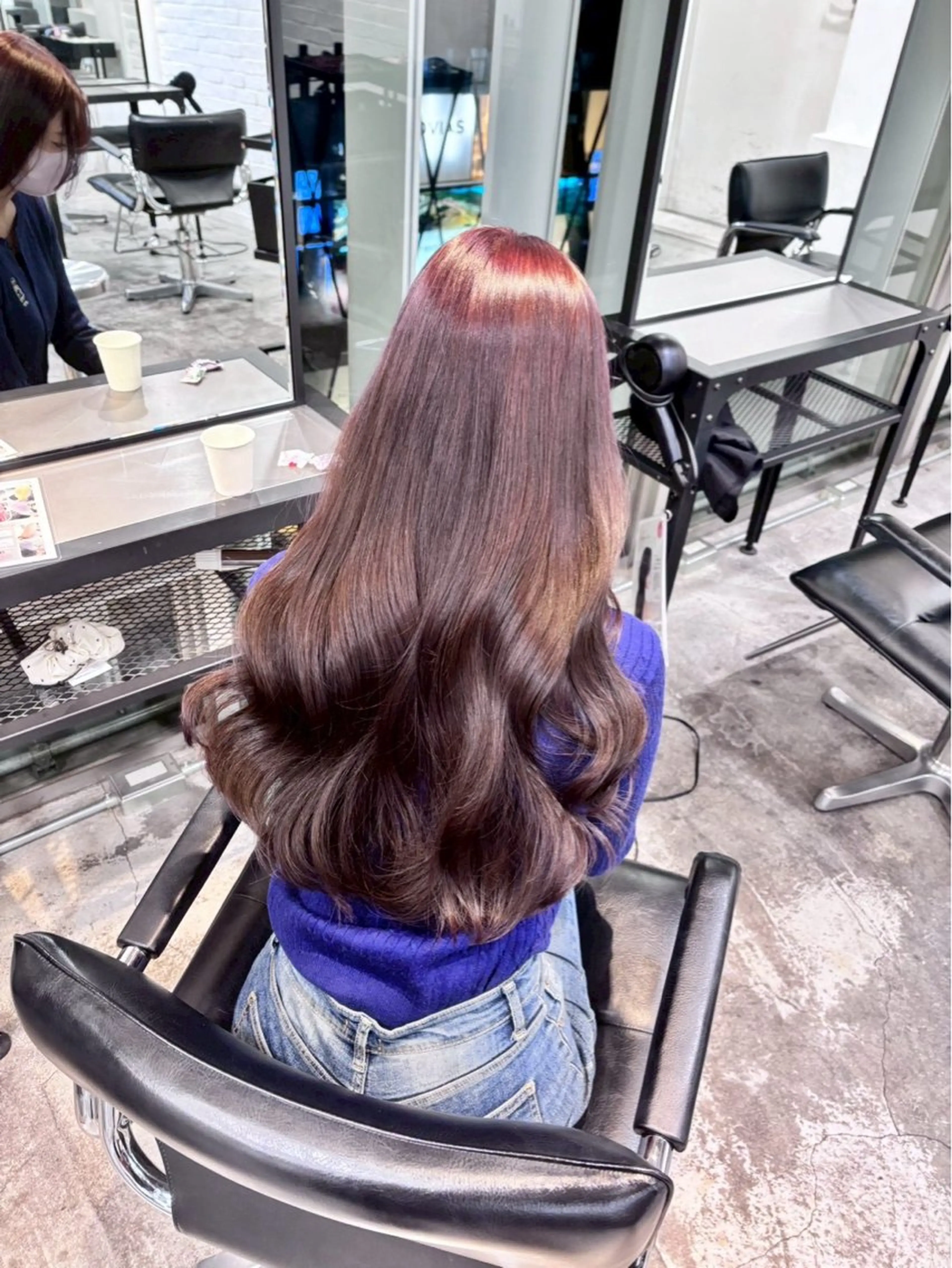 ロング カラー ヘアアレンジ ボルドーカラー レッドカラー ロング トリートメント 八木ケ谷 澪のヘアスタイル