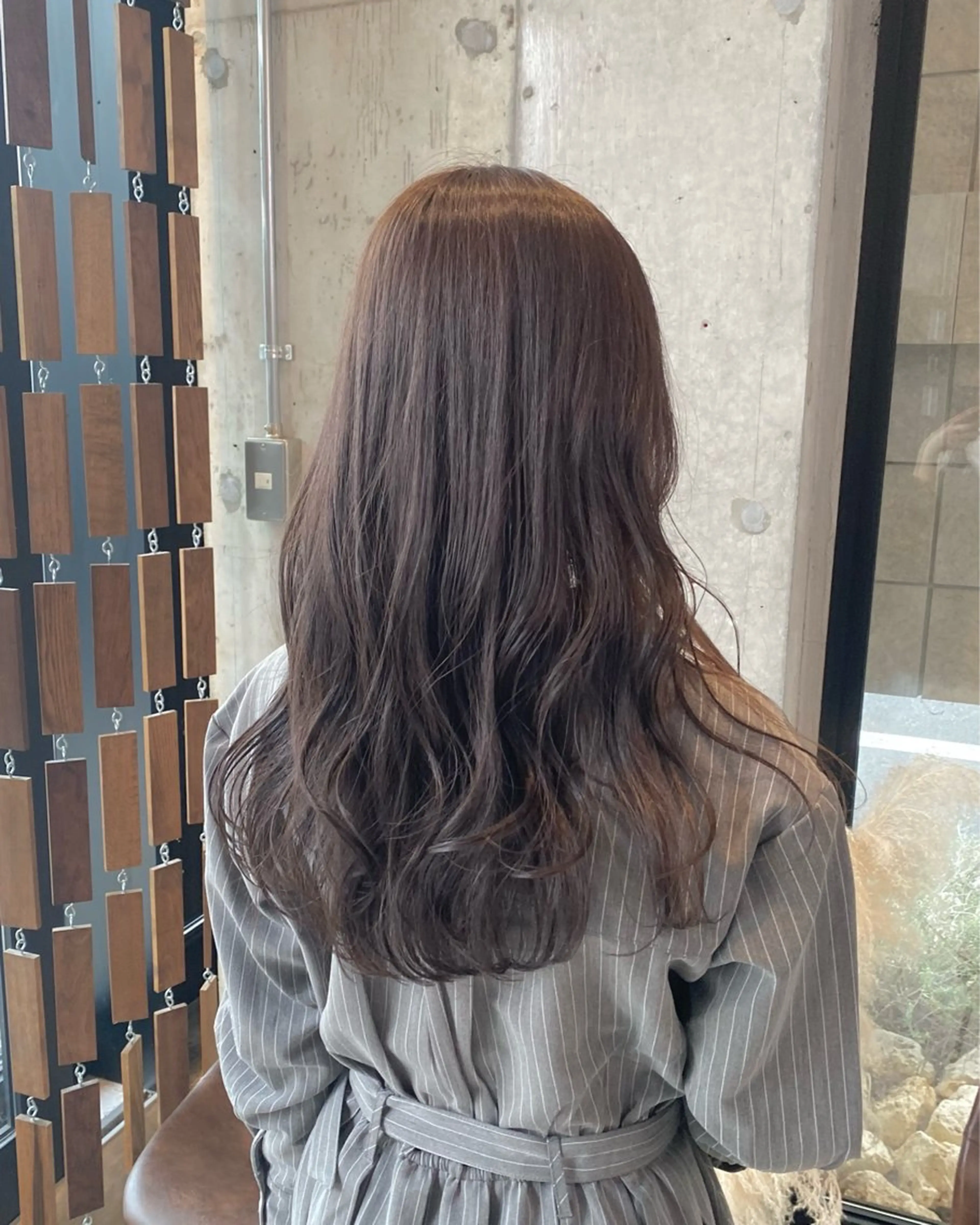 ロング カラー ベージュカラー イルミナカラー 佐々木 彩乃のヘアスタイル