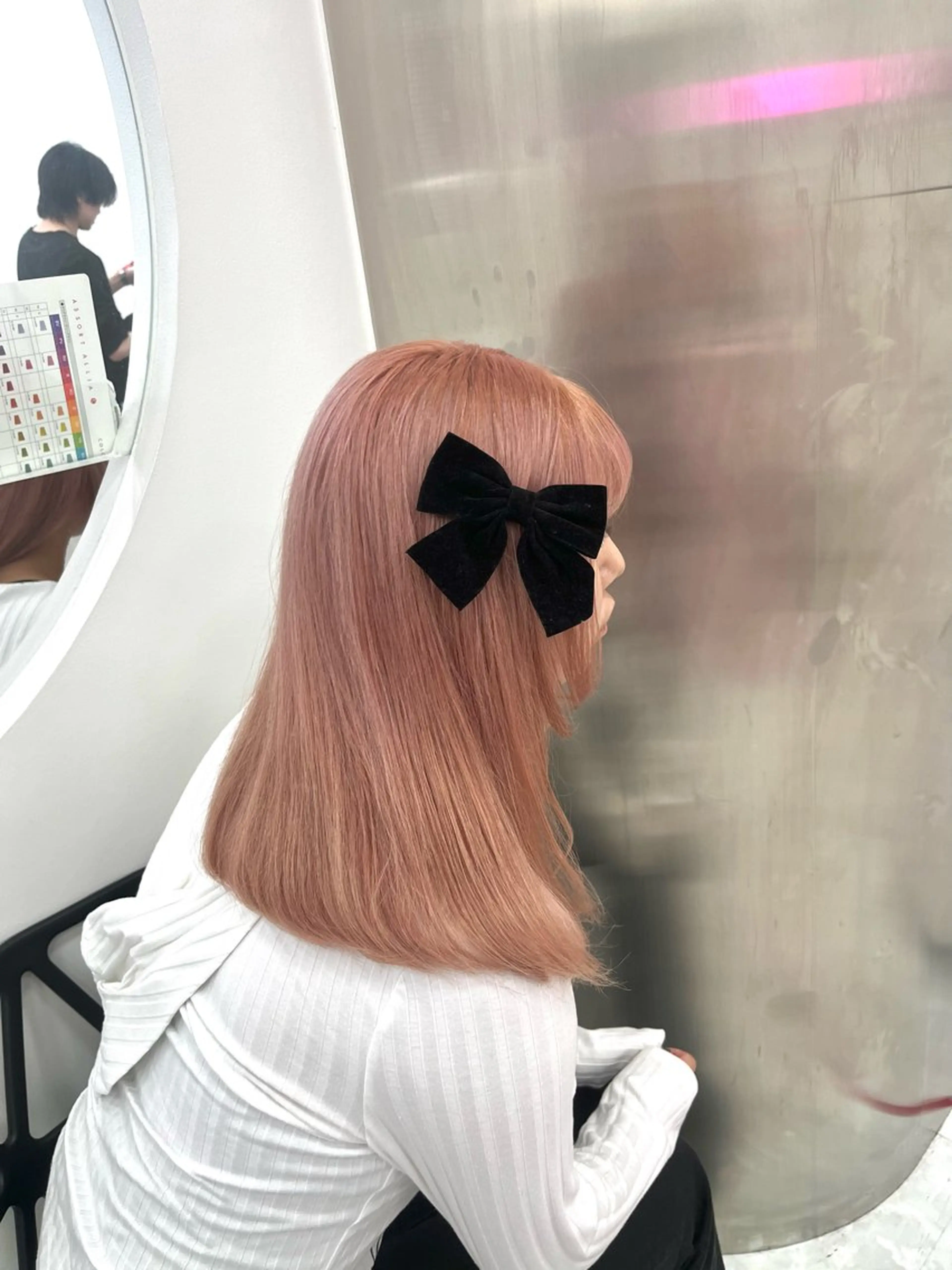 セミロング ❤︎ワンホンガーリー なハイトーンヘア❤︎のヘアスタイル