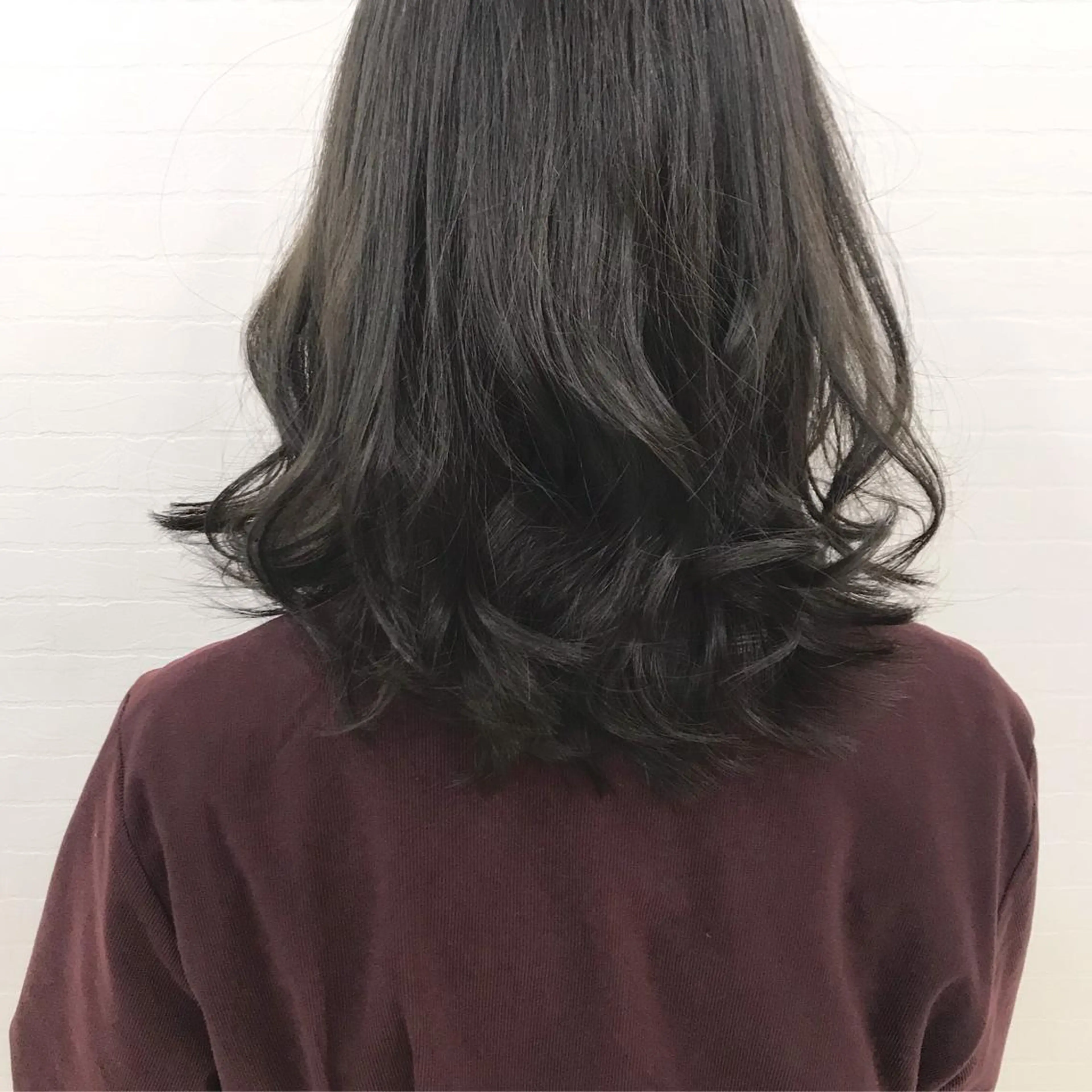 セミロング カラー オリーブ/アッシュ やわらか透明感カラーのヘアスタイル