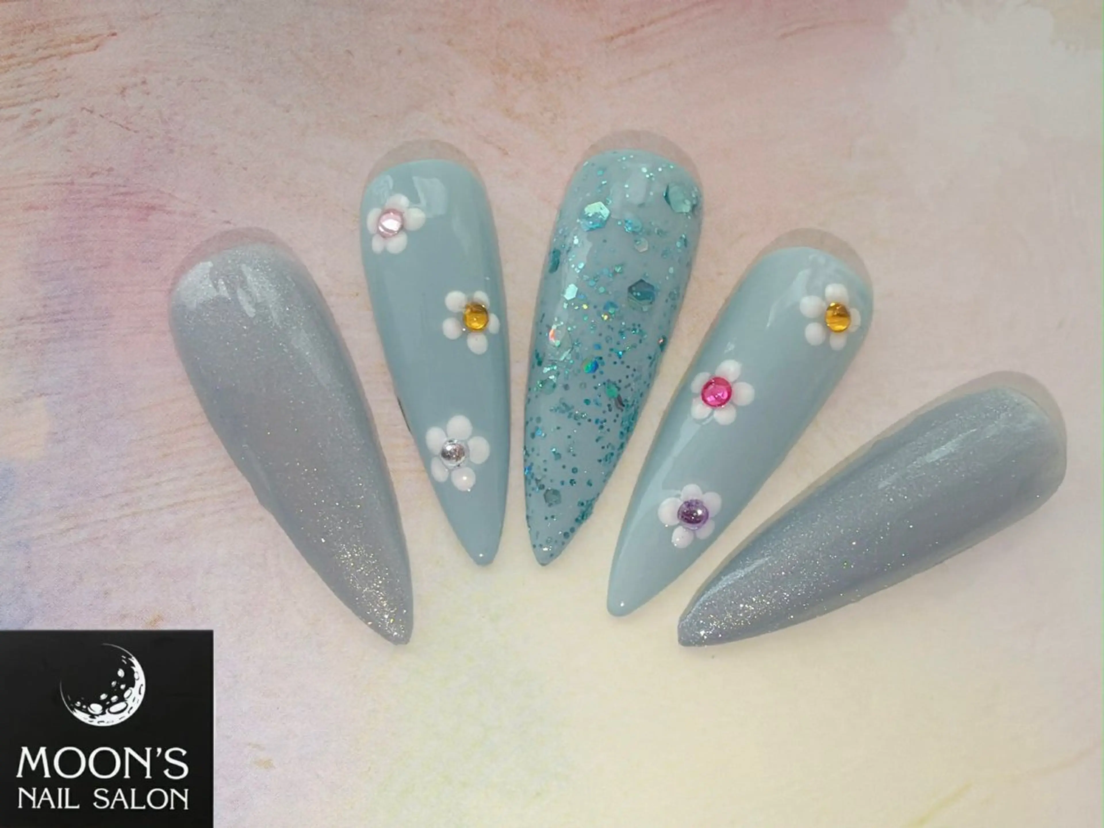 ネイル ハンドネイル Moons nail 💅✨のネイルデザイン
