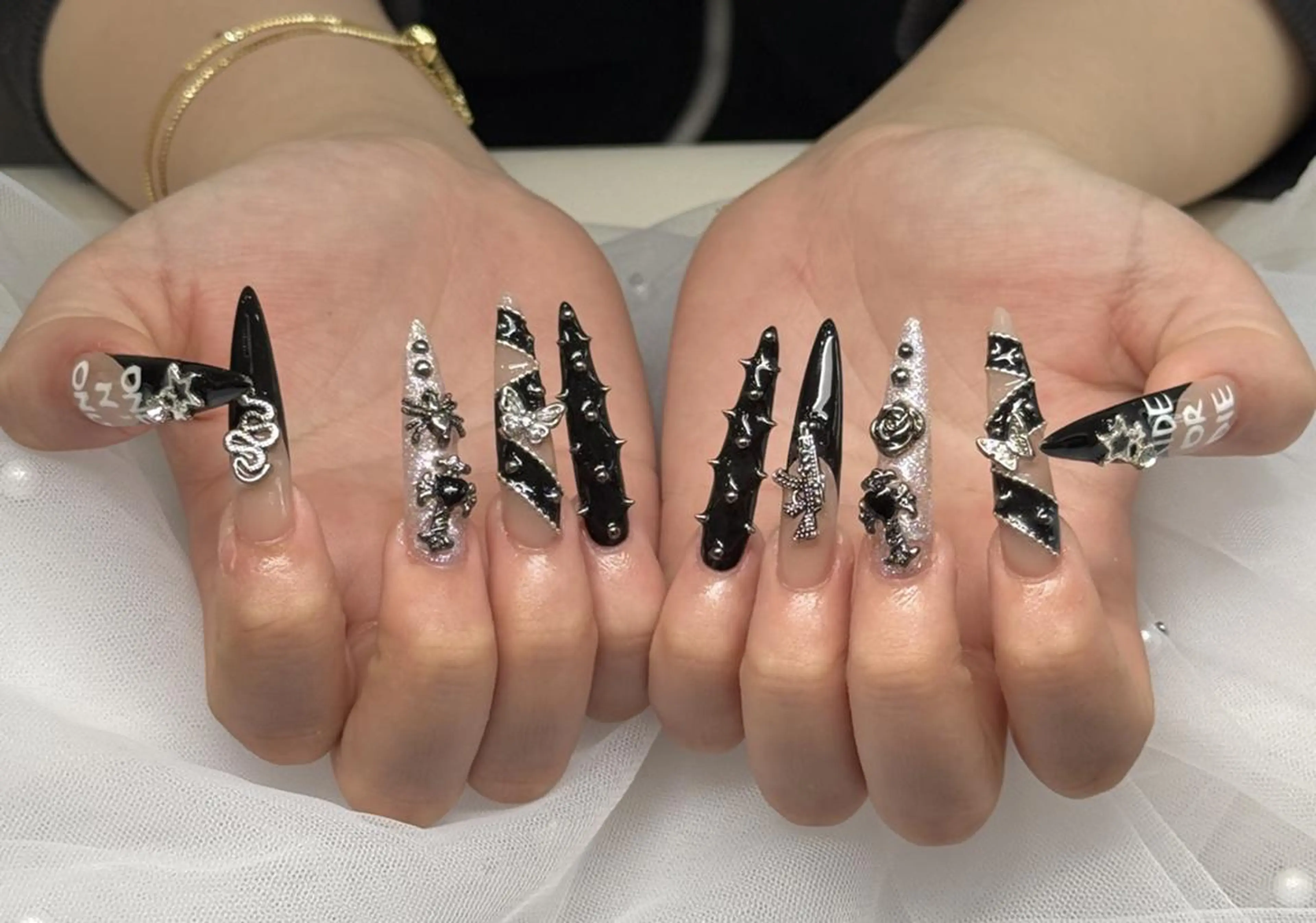 ネイル オーロラネイル ブルー チークネイル フットネイル フレンチネイル NAILS168 池袋西口駅前店のネイルデザイン