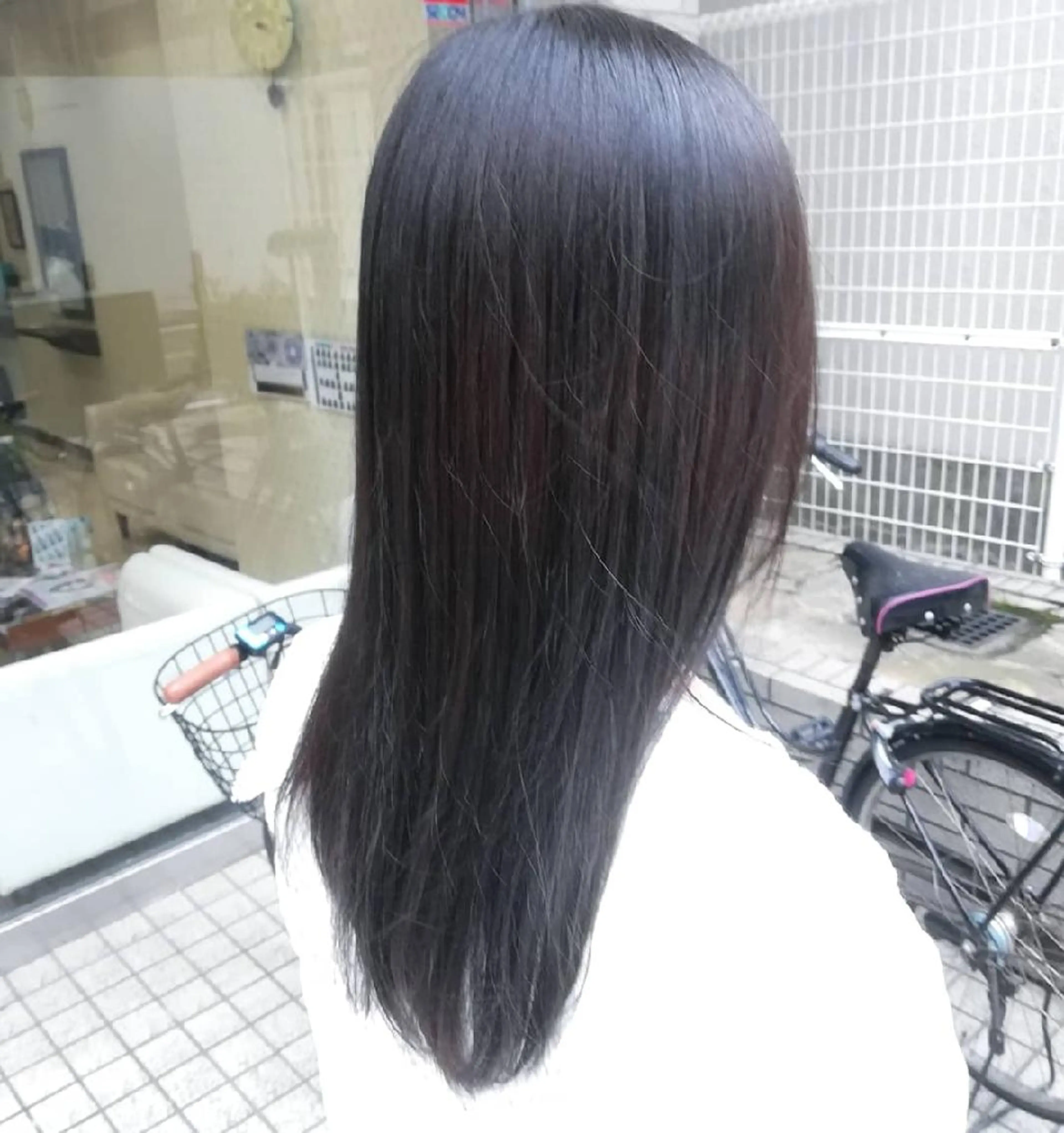 髪質に悩む全ての方へ驚きの仕上がり。カット+酸性ストレート+Amatoraトリートメント ¥15900の写真