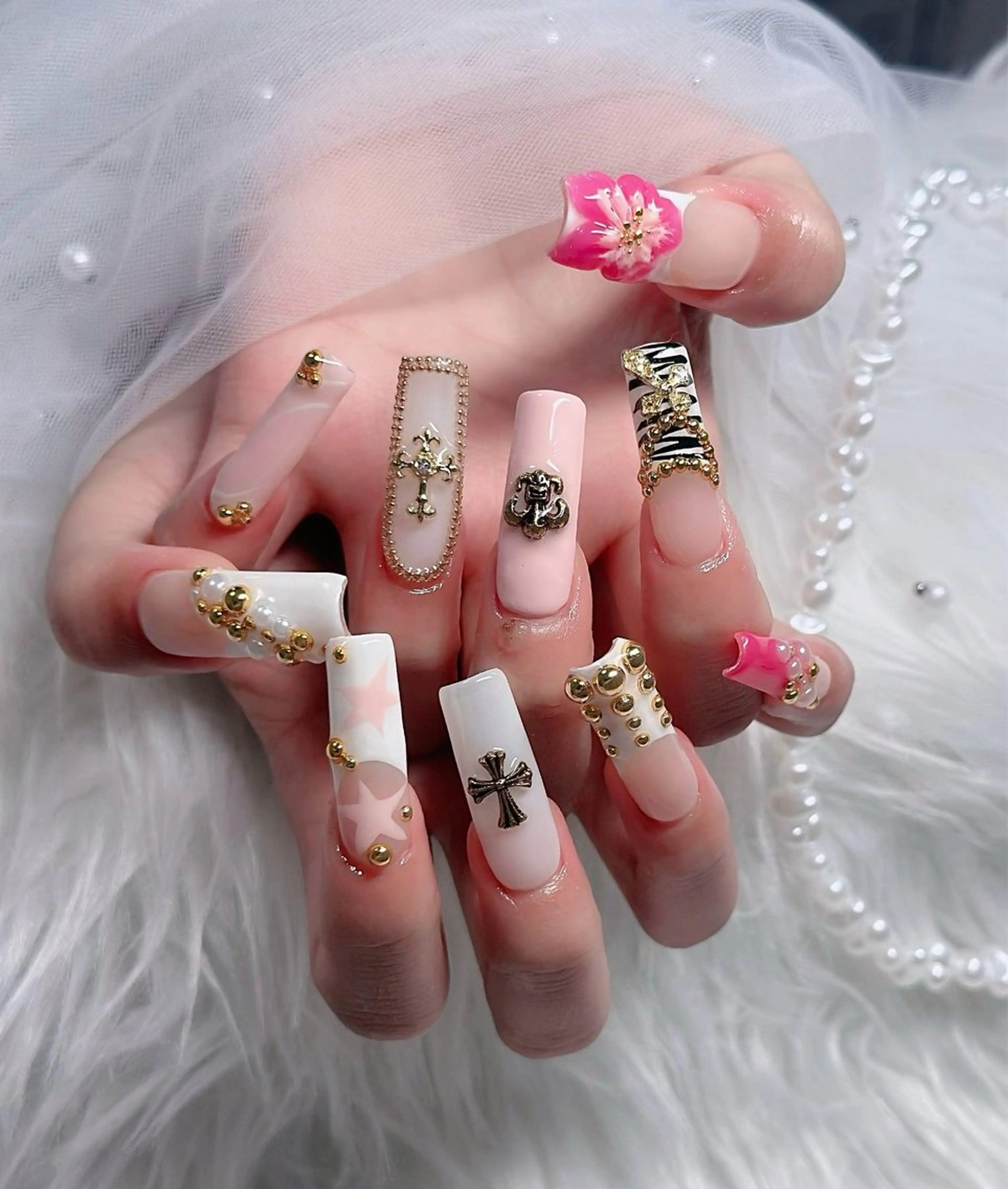 ネイル フレンチネイル ジェルネイル ガラスフレンチ ハロウィン ハート ハンドネイル H.baby Nail Salonのネイルデザイン