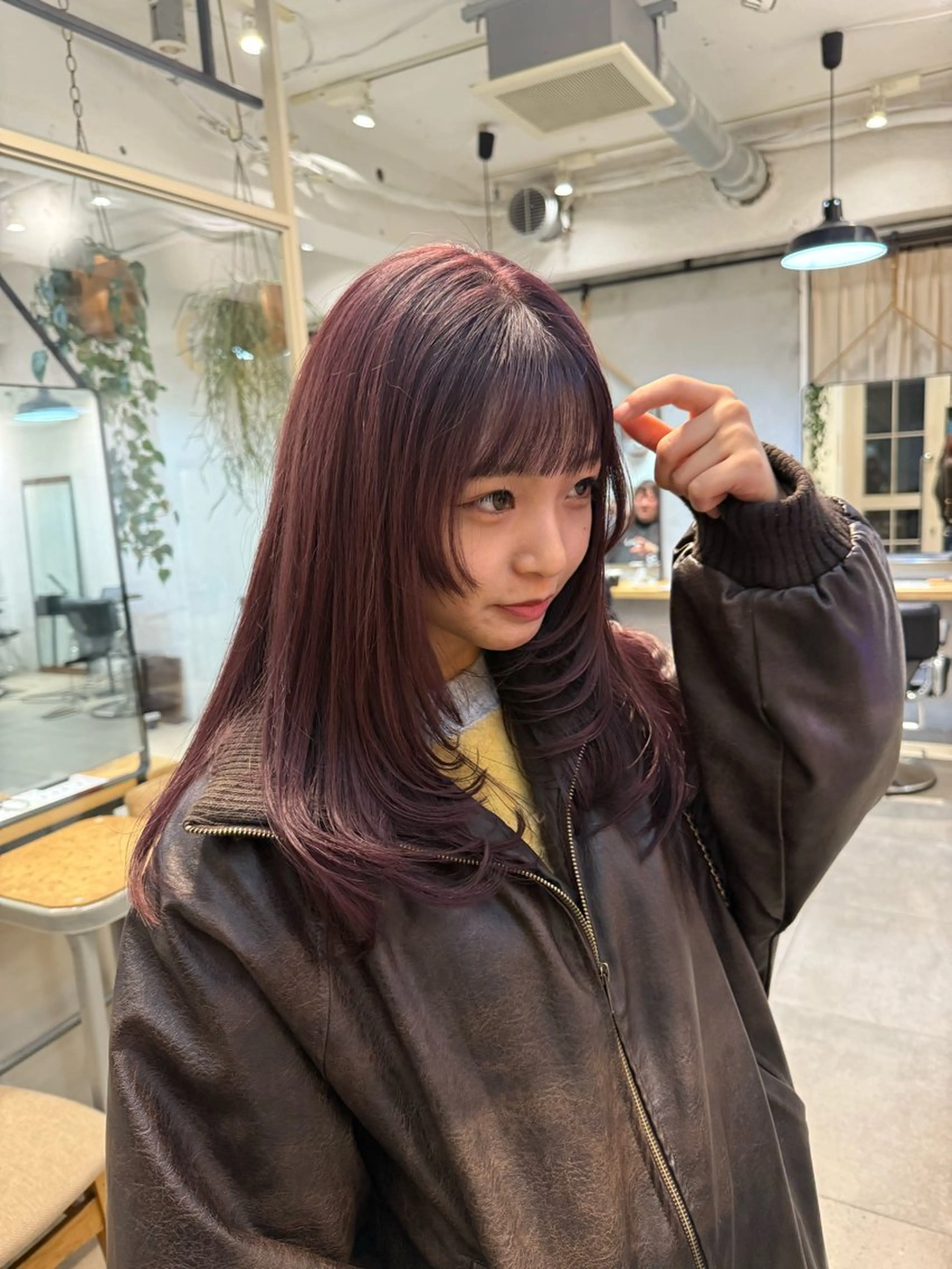 セミロング カラー ミルクティー× グレージュMOMOのヘアスタイル