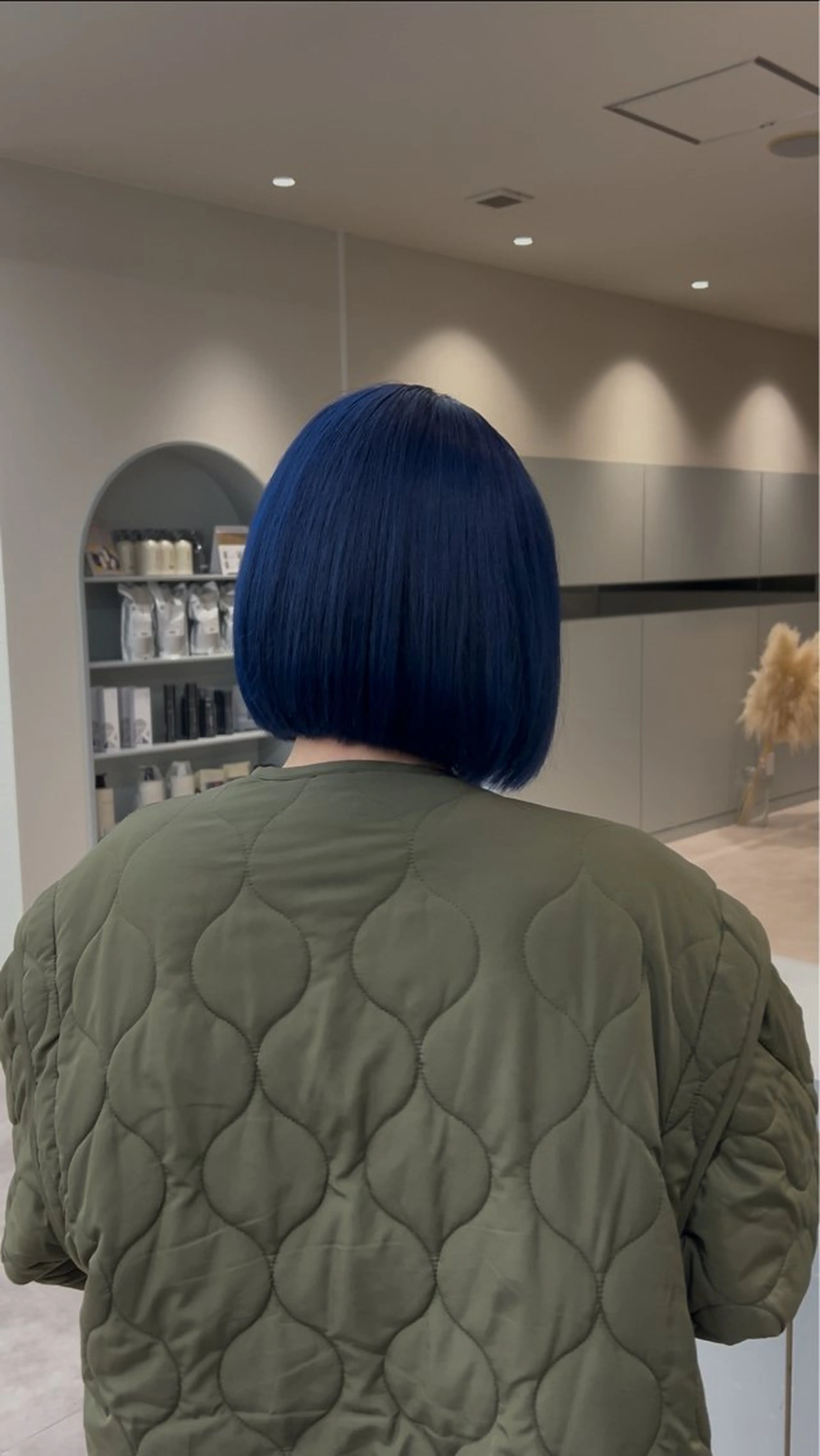 ミディアム カラー ブリーチ ブルーカラー ネイビーカラー ヘアカラー 🦋ブリーチカラー ×ベージュ🦋まなかのヘアスタイル
