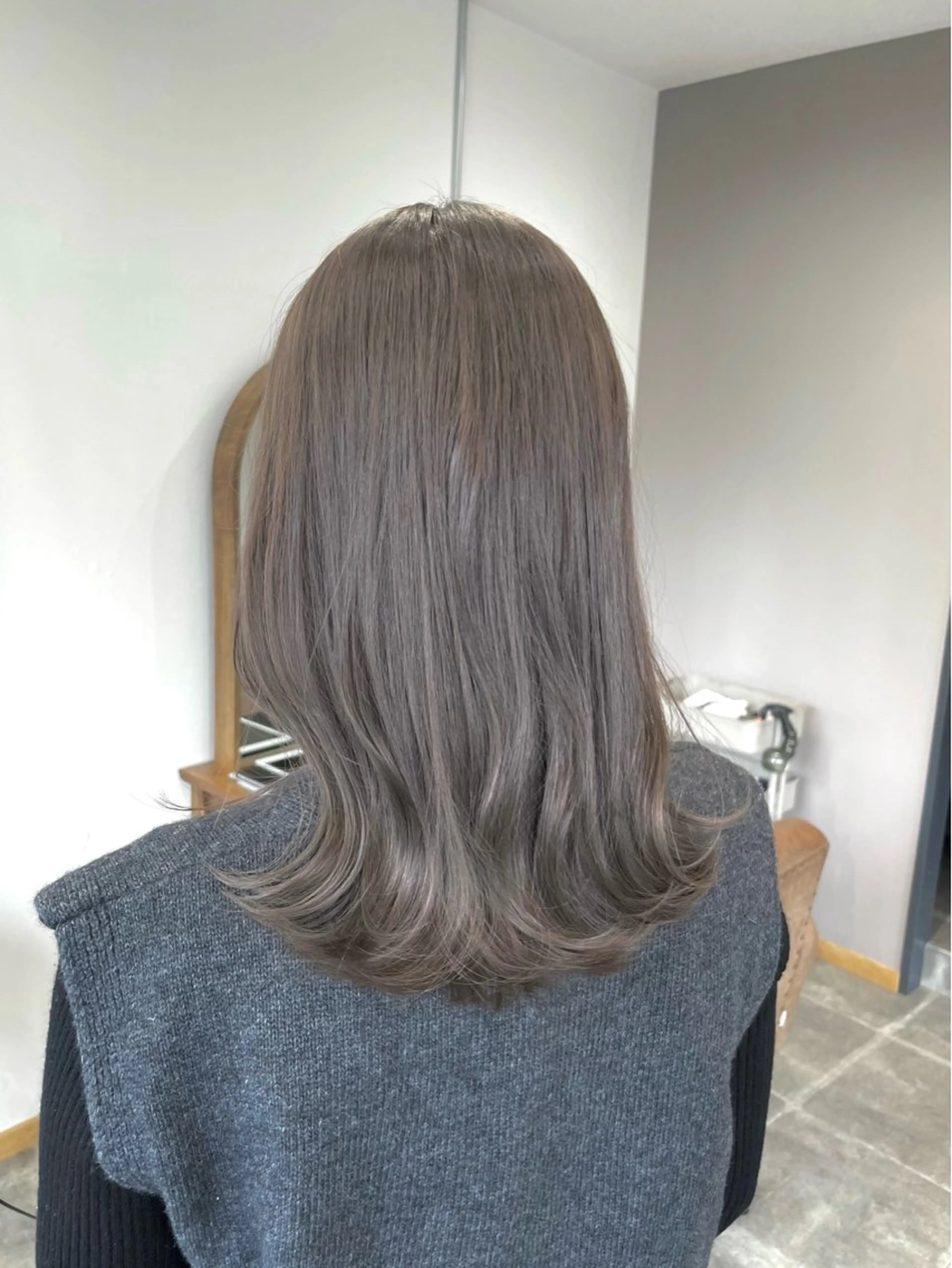 セミロング カラー カット ヘアカラー トリートメント 西村 れいのヘアスタイル