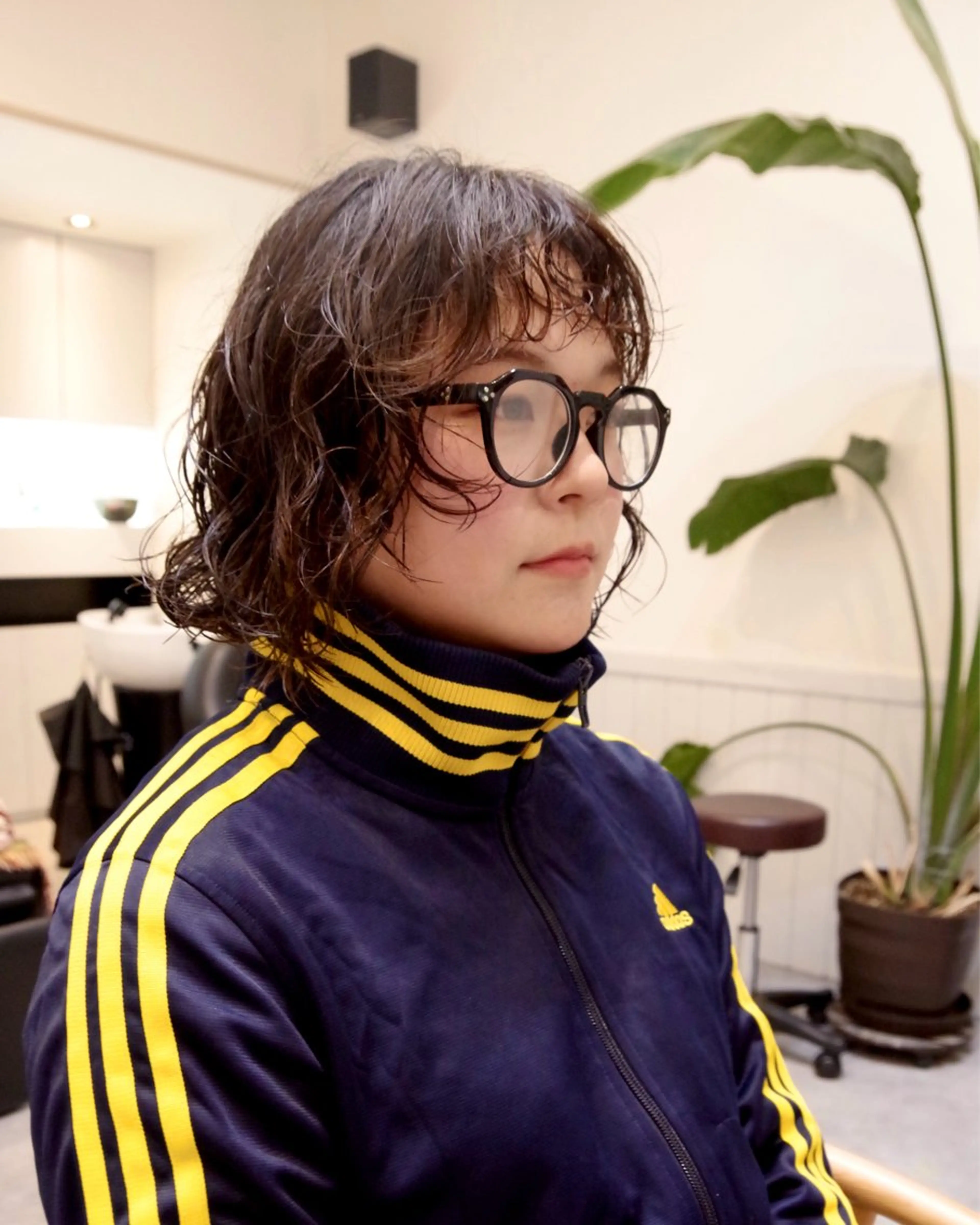 ミディアム パーマ ボブレイヤー ミディアムパーマ ボブ レイヤーカット 似合わせカット ショート& パーマ　坂本のヘアスタイル