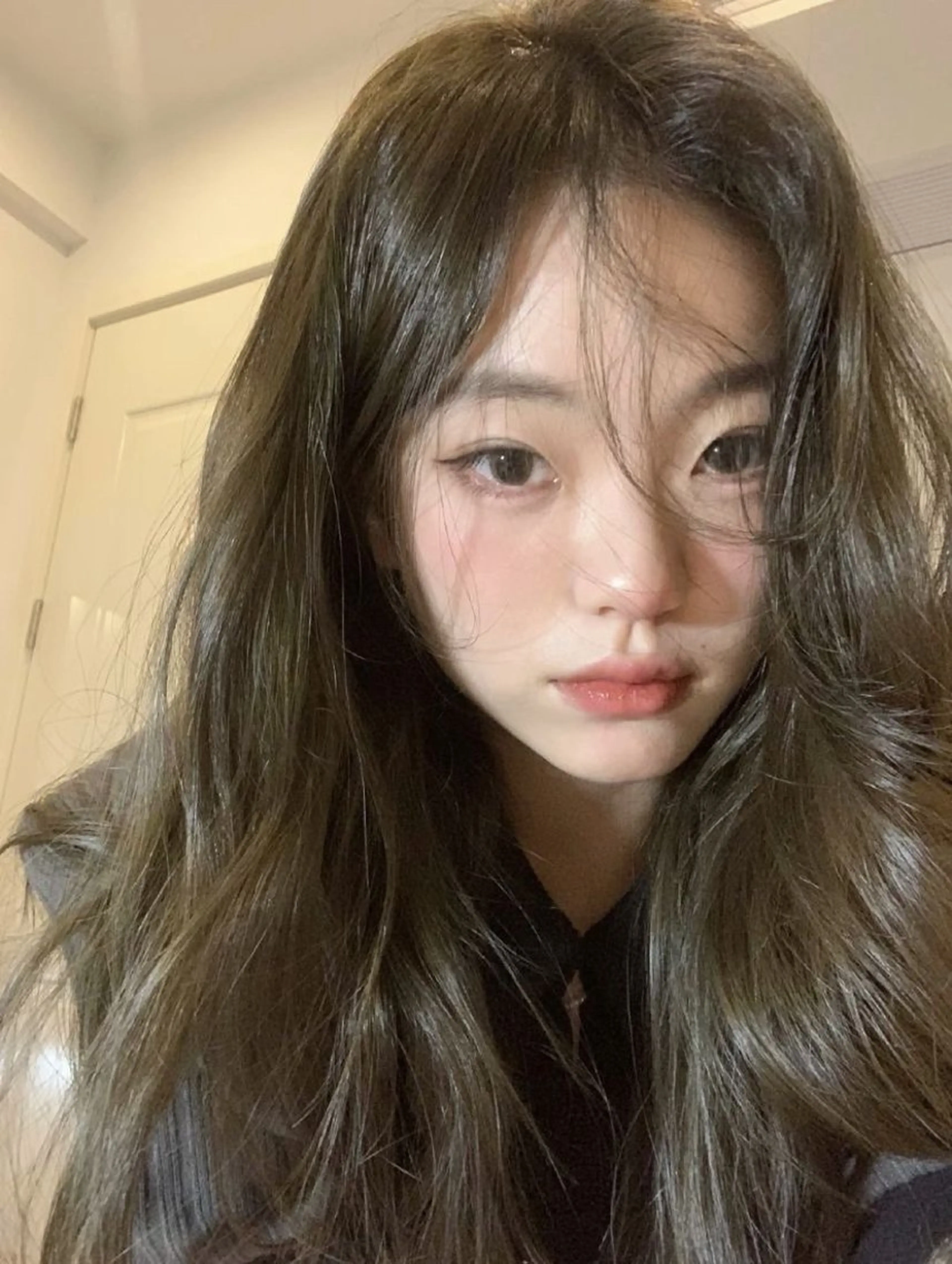 ロング カラー ブリーチ 透明感カラー オリーブカラー 顔まわりレイヤー 顔周りカット ヘアカラー トリートメント nonoka オリーブ/レイヤーのヘアスタイル