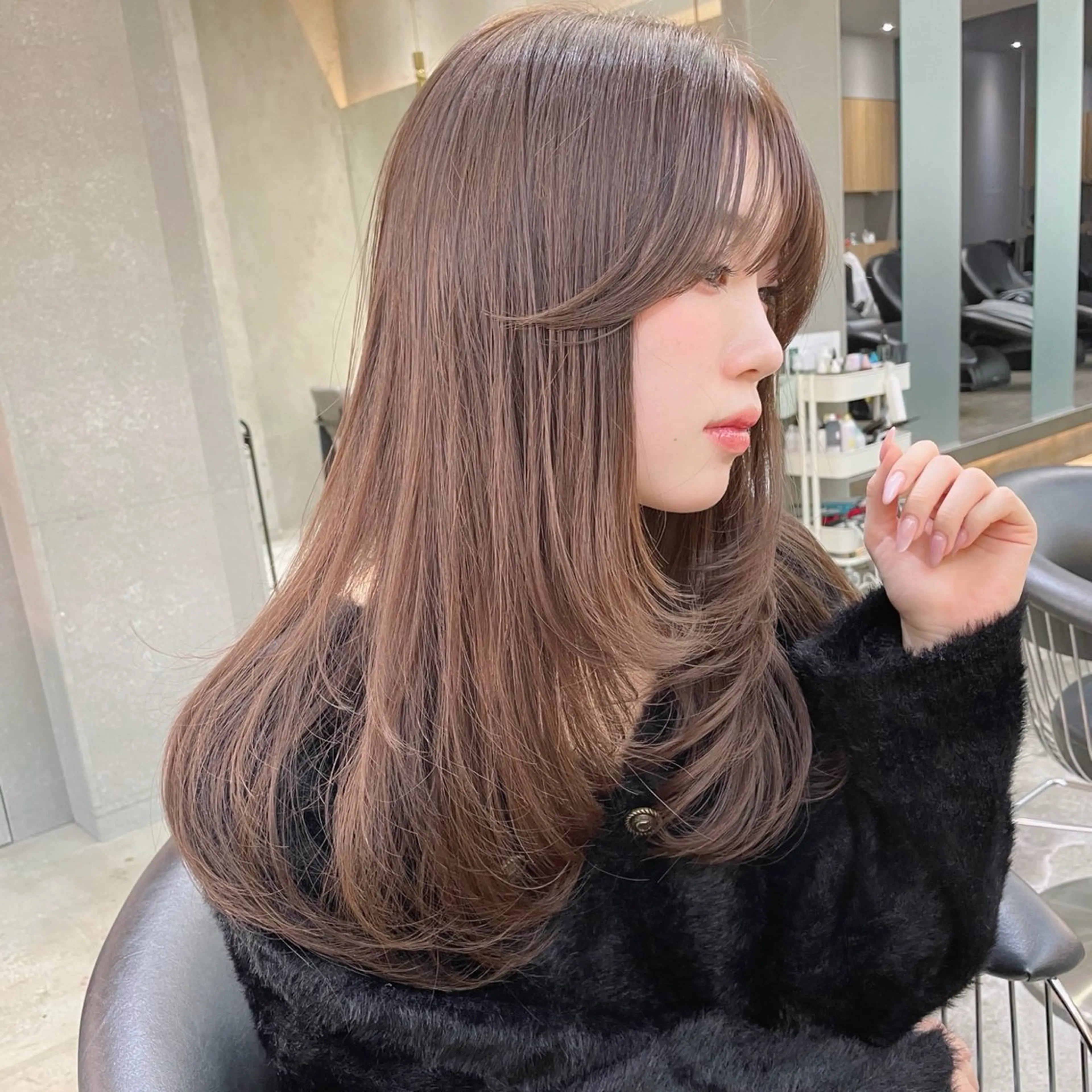 セミロング カット ヘアカラー トリートメント 山本翔一郎 韓国顔周りレイヤーのヘアスタイル