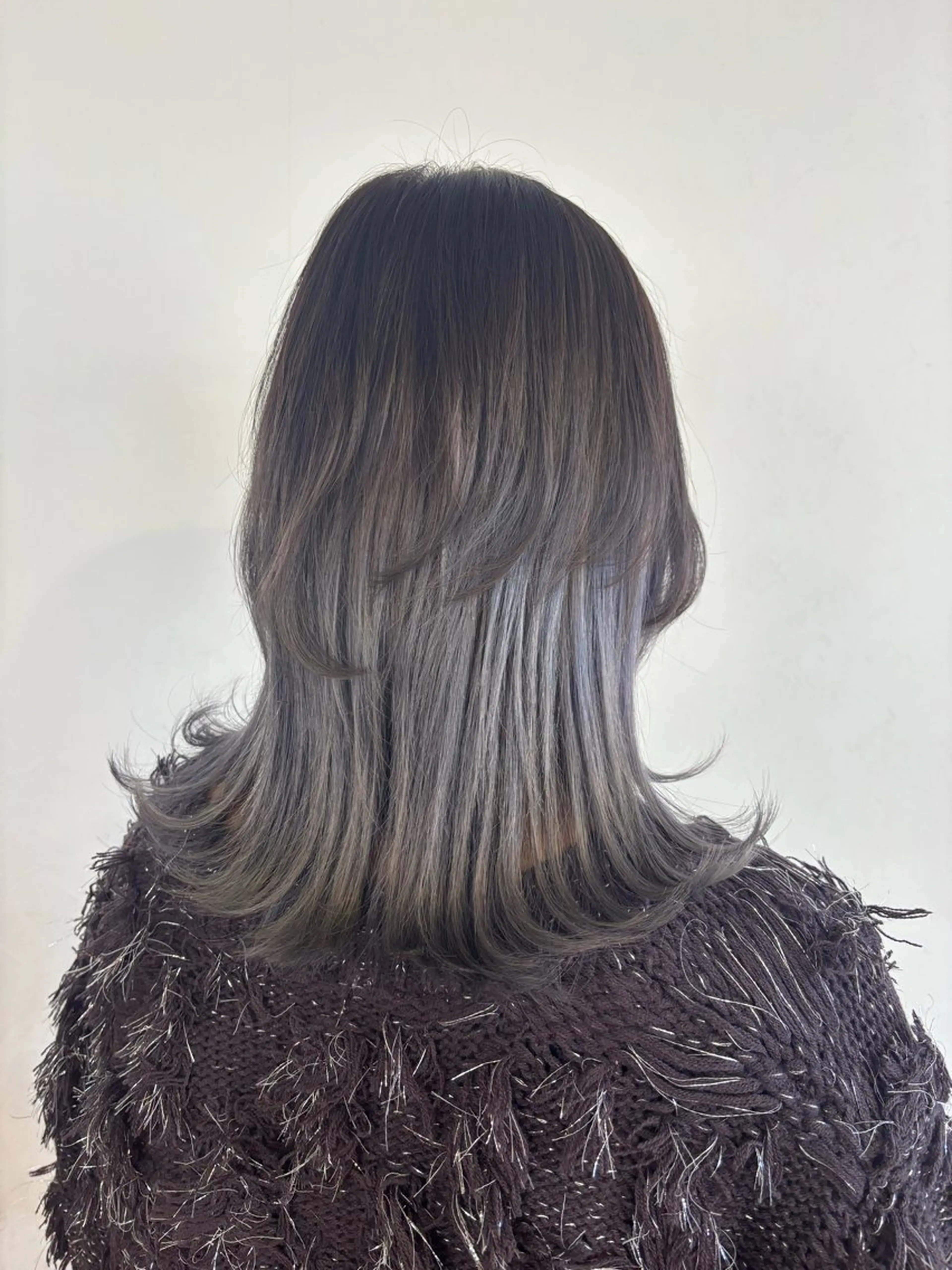 ミディアム アッシュ ヘアカラー トリートメント 艶•透明感カラー フィーシーのヘアスタイル